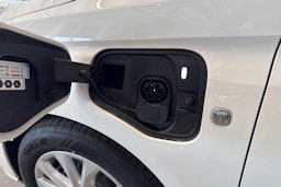 valkoinen Volkswagen Caddy 2025 kuva 18.