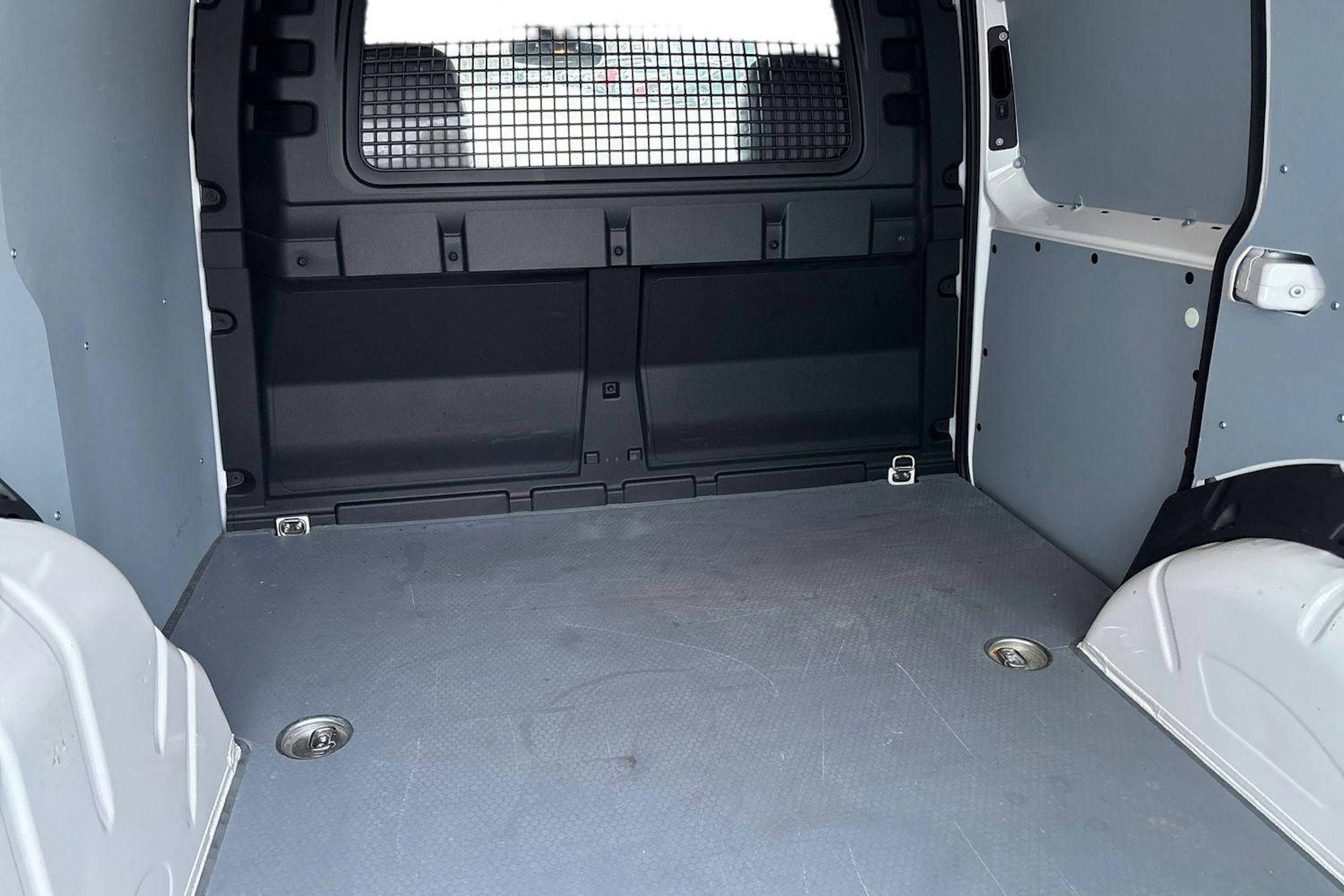 valkoinen Volkswagen Caddy 2025 kuva 11.