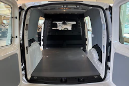 Valkoinen Volkswagen Caddy 2025 kuva 17.