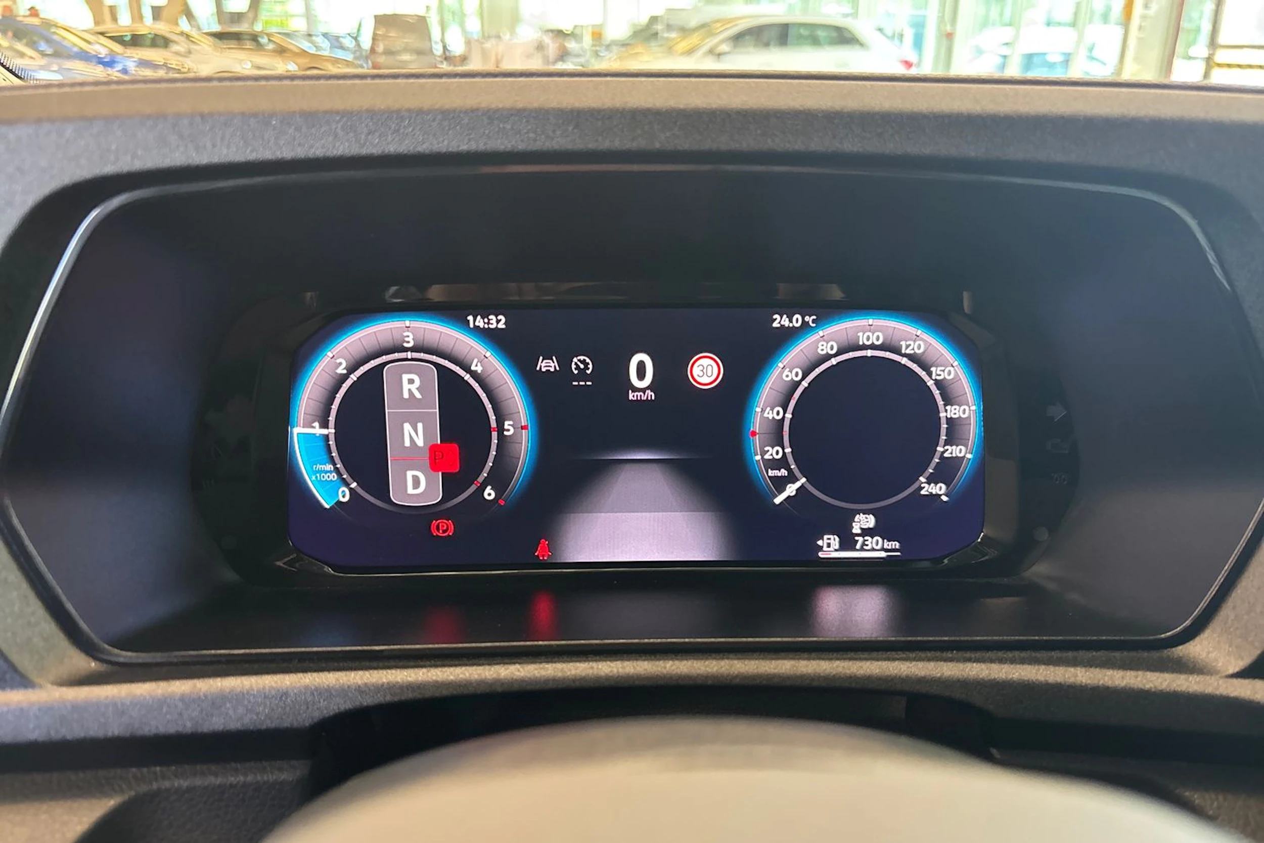 Valkoinen Volkswagen Caddy 2025 kuva 18.