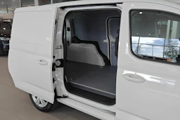 valkoinen Volkswagen Caddy Maxi 2026 kuva 15.