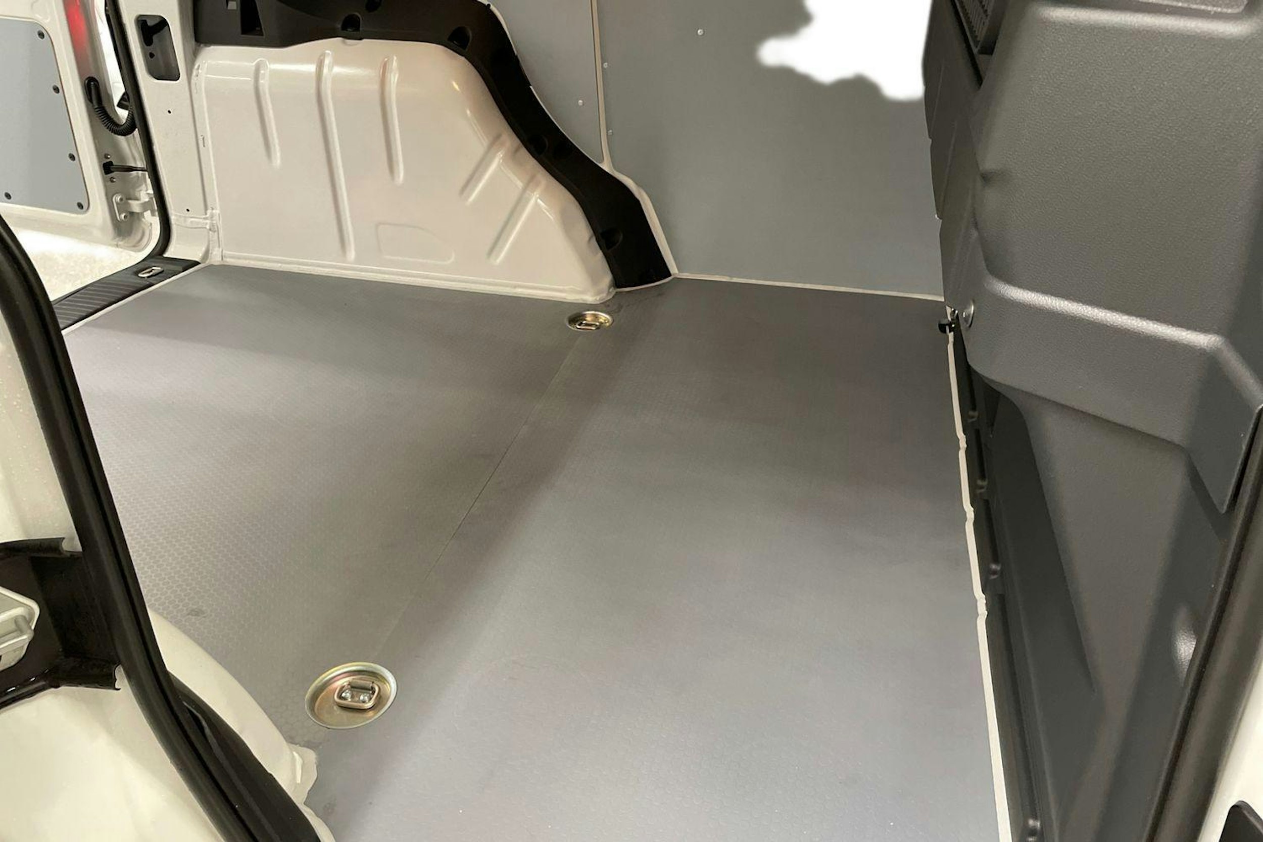 valkoinen Volkswagen Caddy 2026 kuva 8.