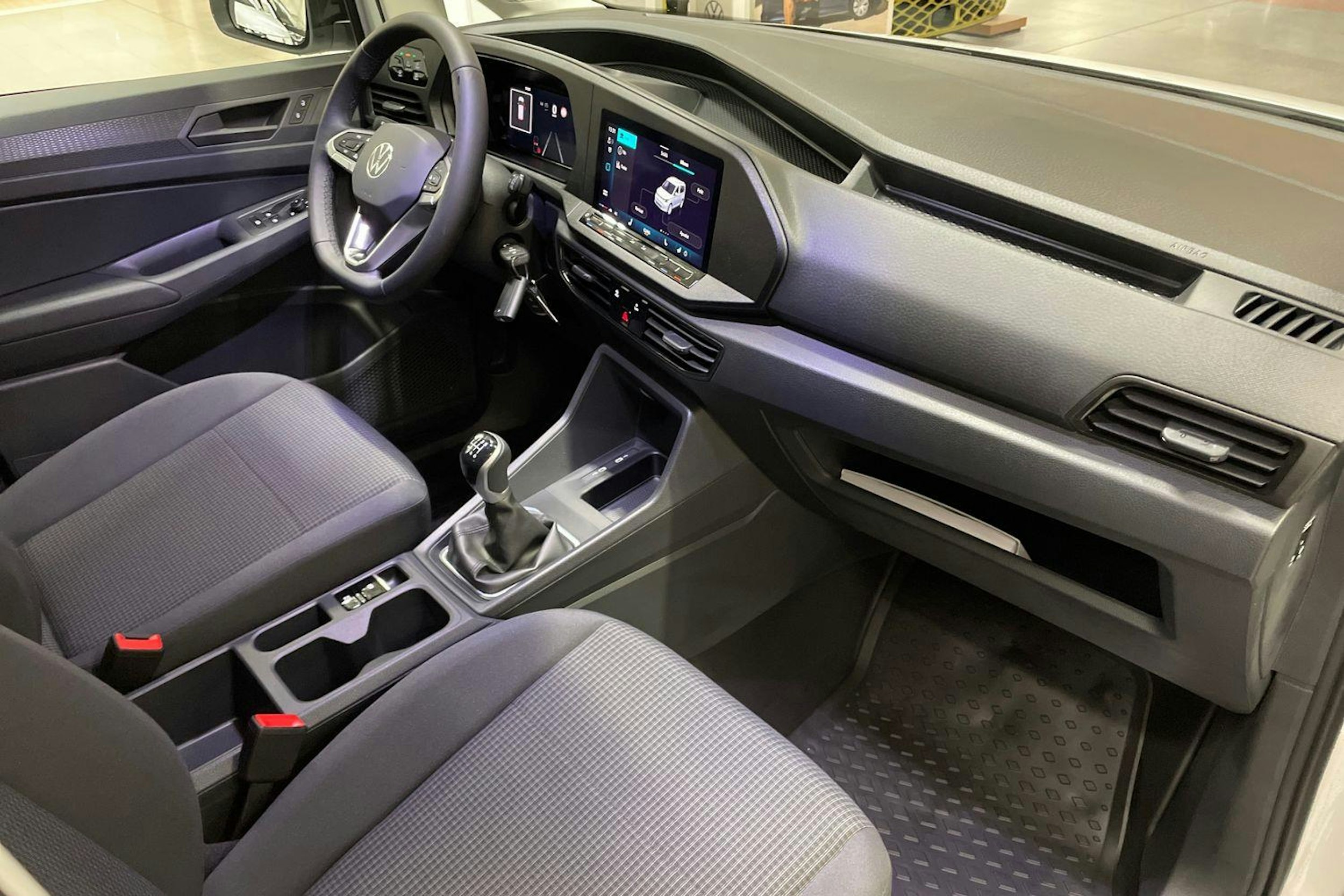 valkoinen Volkswagen Caddy 2026 kuva 11.