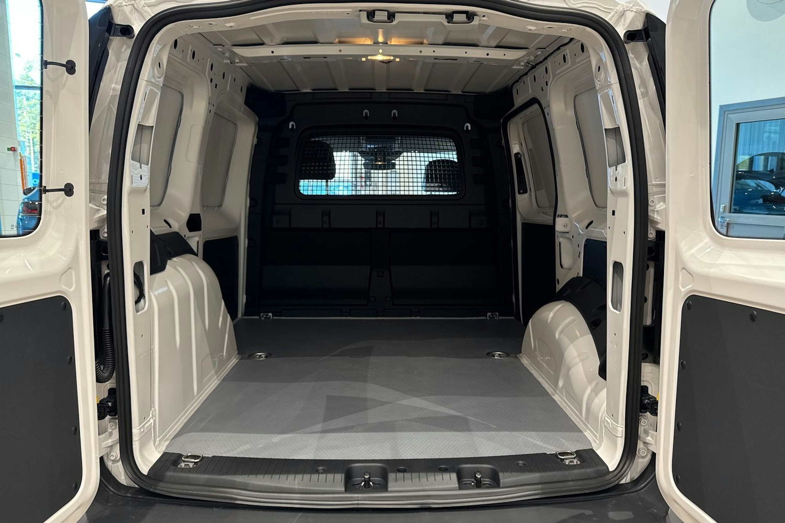 valkoinen Volkswagen Caddy 2026 kuva 12.