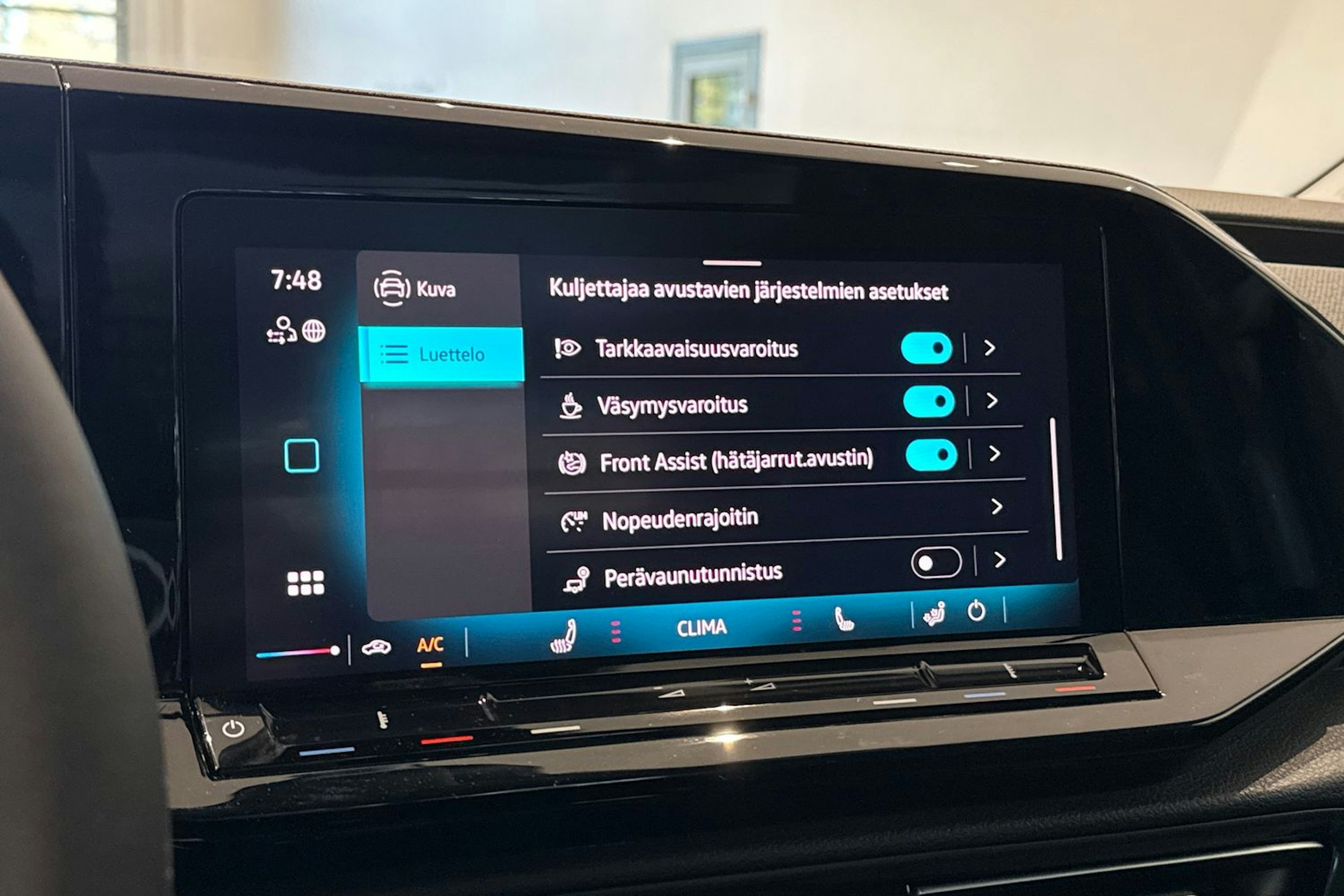 valkoinen Volkswagen Caddy 2026 kuva 20.