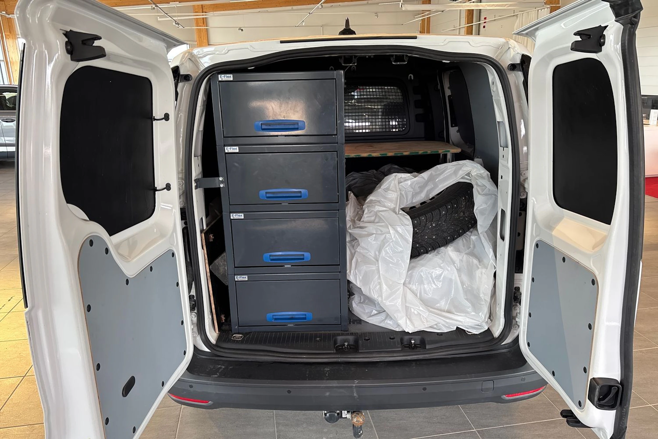 Valkoinen Volkswagen CADDY 2026 kuva 15.
