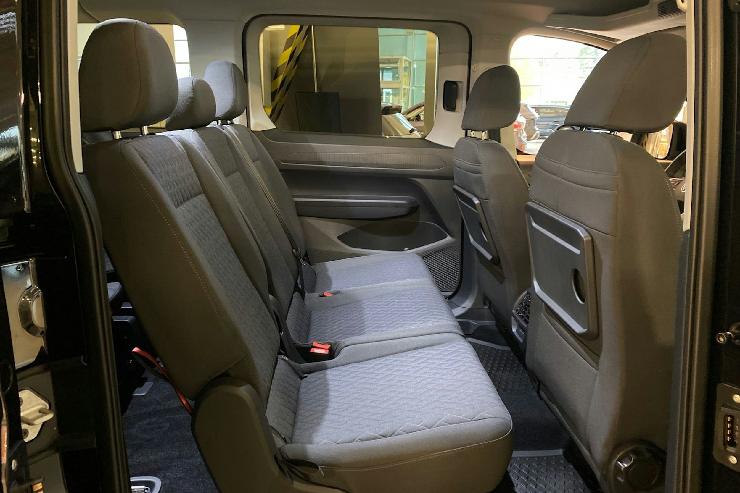 musta Volkswagen Caddy 2026 kuva 7.
