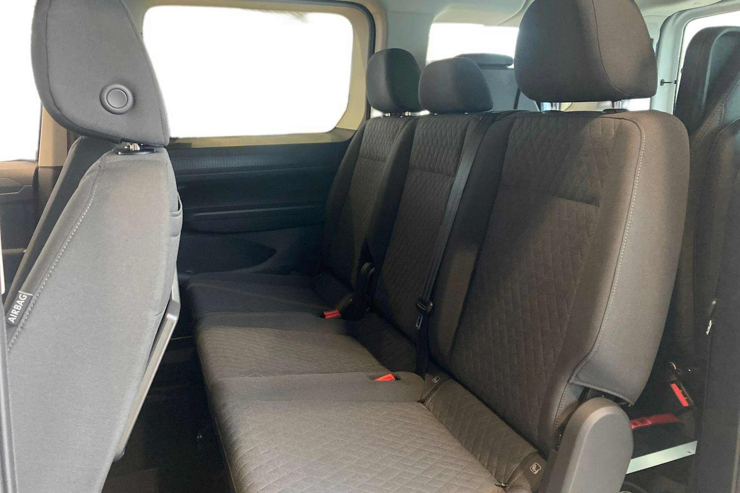 musta Volkswagen Caddy 2026 kuva 8.
