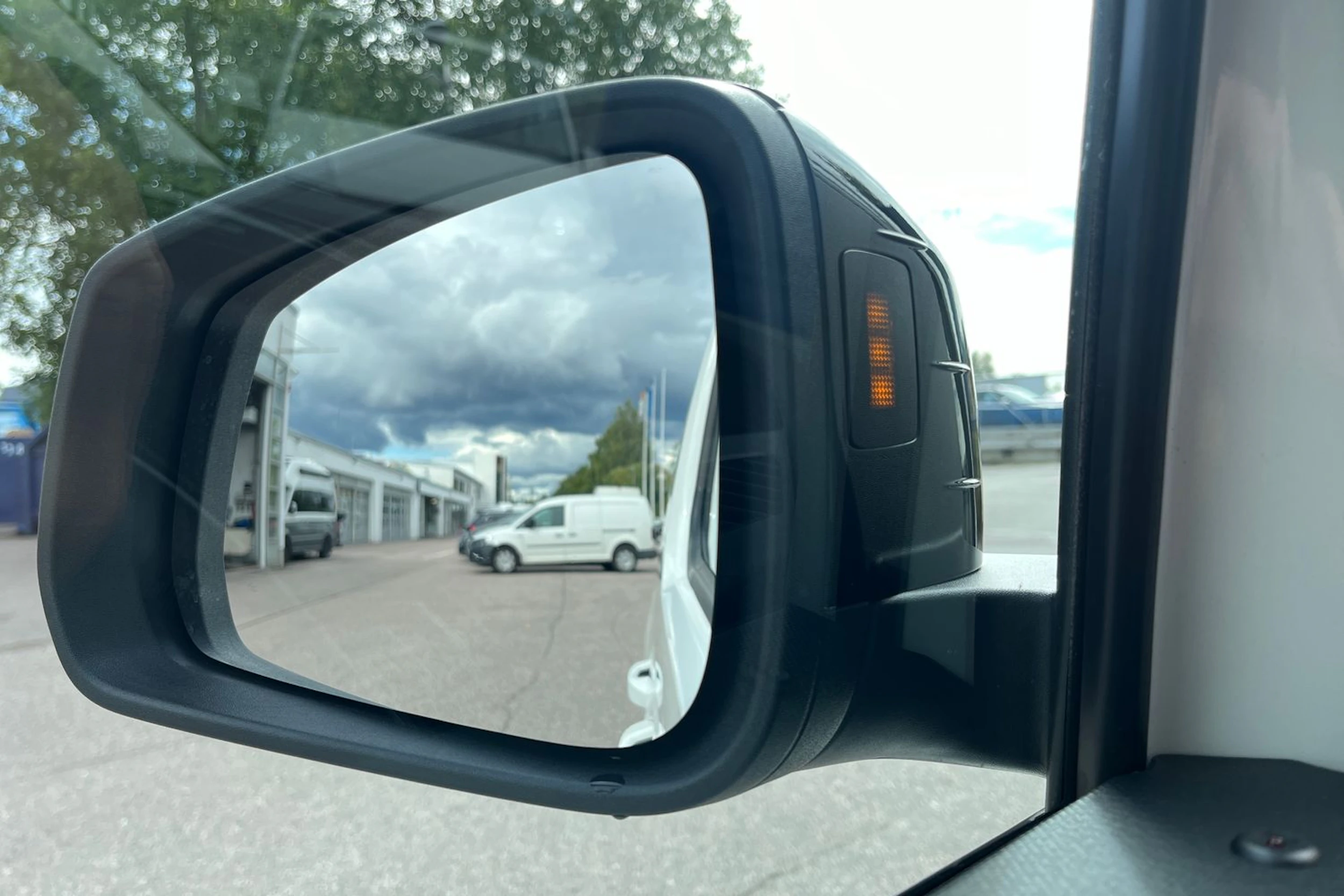 valkoinen Volkswagen Caddy Maxi 2026 kuva 19.