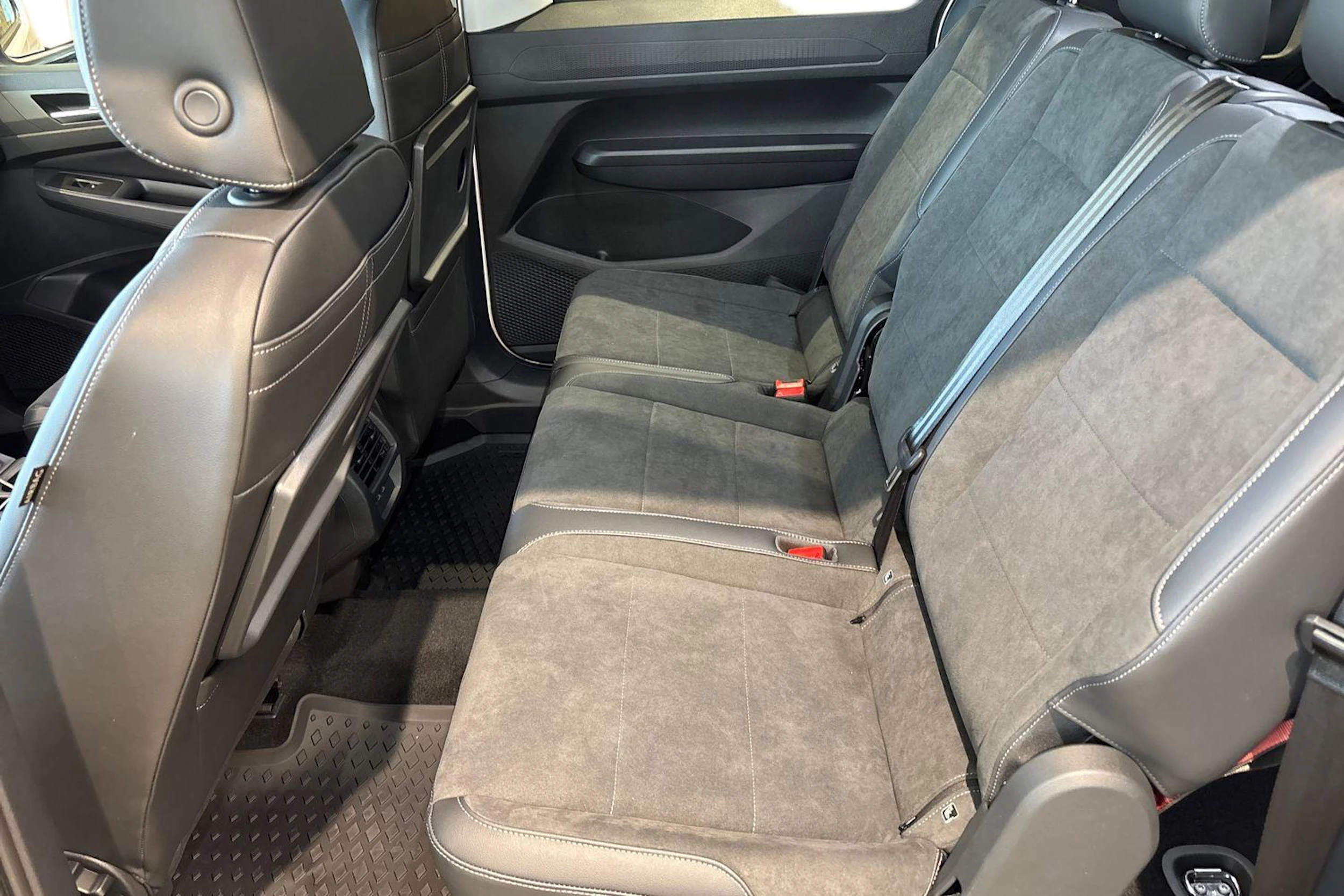 valkoinen Volkswagen Caddy Maxi 2026 kuva 11.