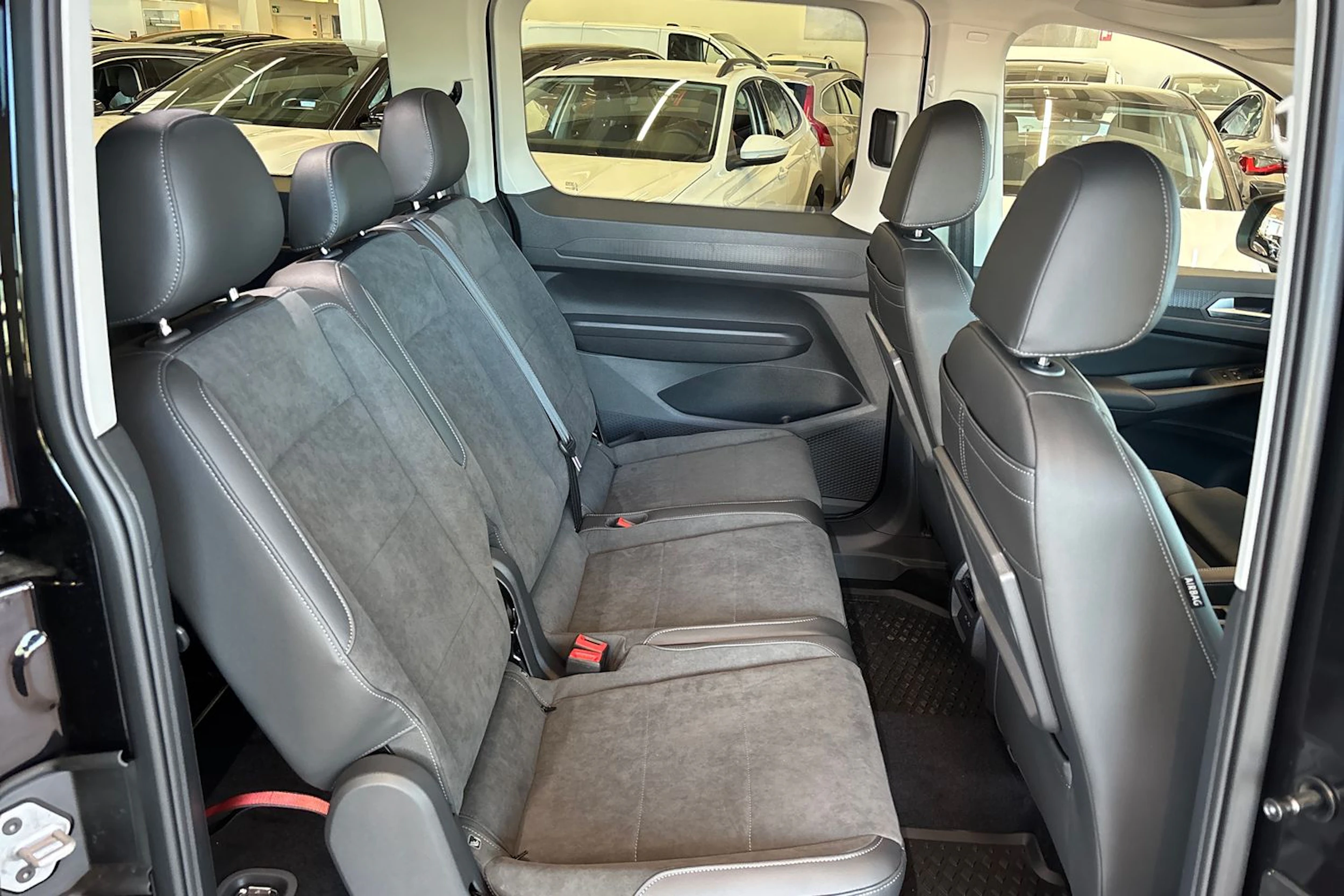 met. musta Volkswagen Caddy 2026 kuva 18.