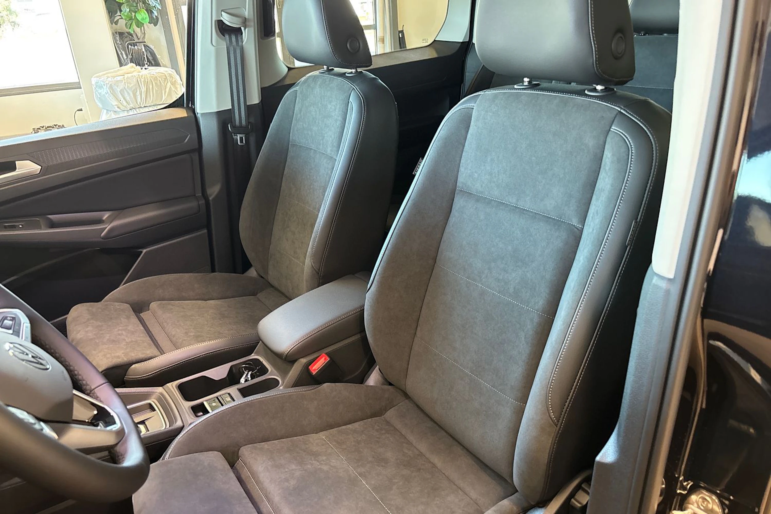 met. musta Volkswagen Caddy 2026 kuva 38.