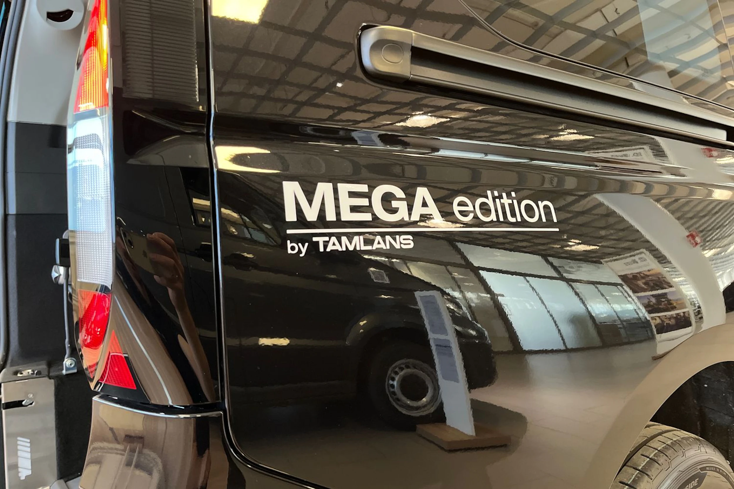 musta Volkswagen Caddy Maxi 2026 kuva 17.