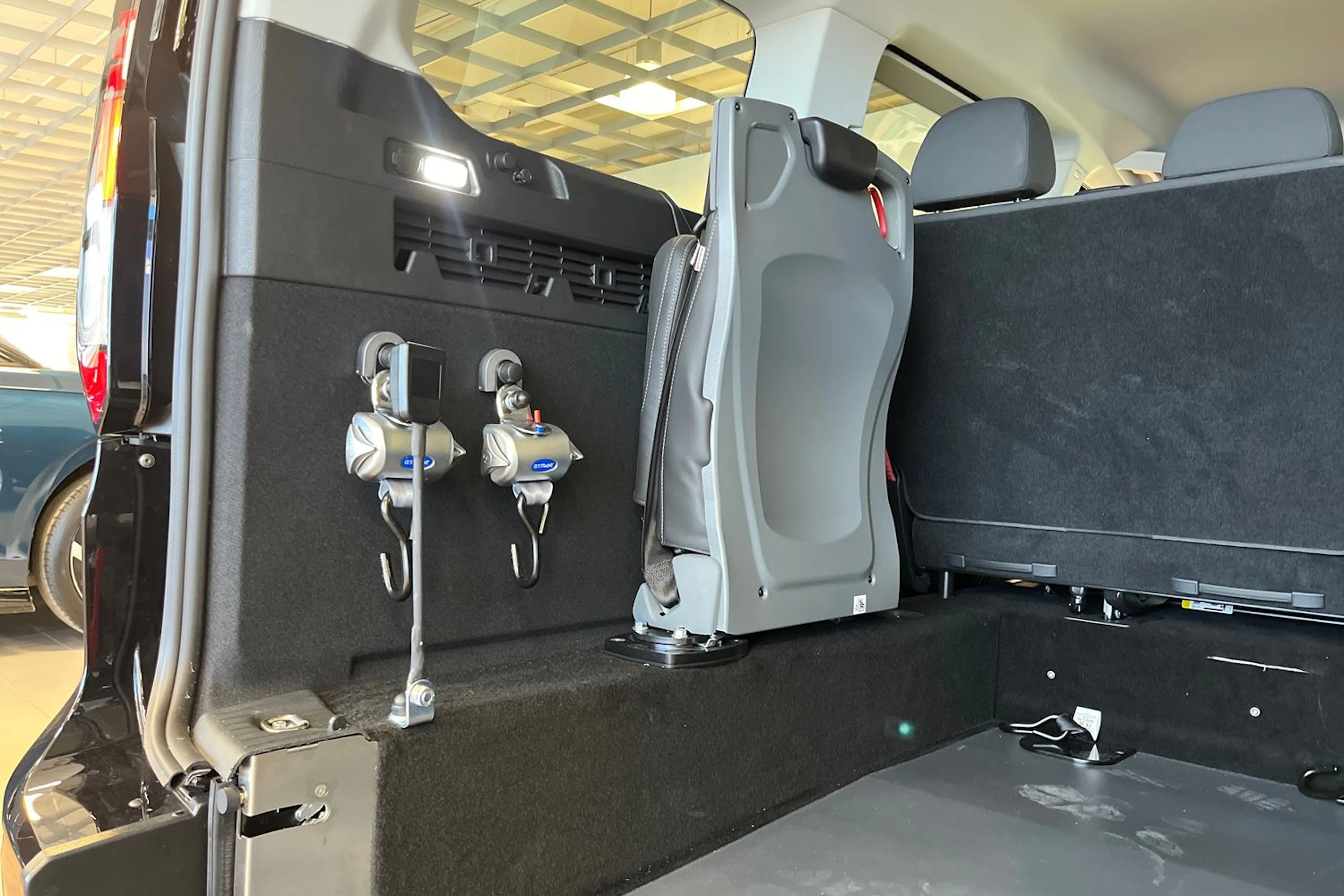 musta Volkswagen Caddy Maxi 2026 kuva 21.