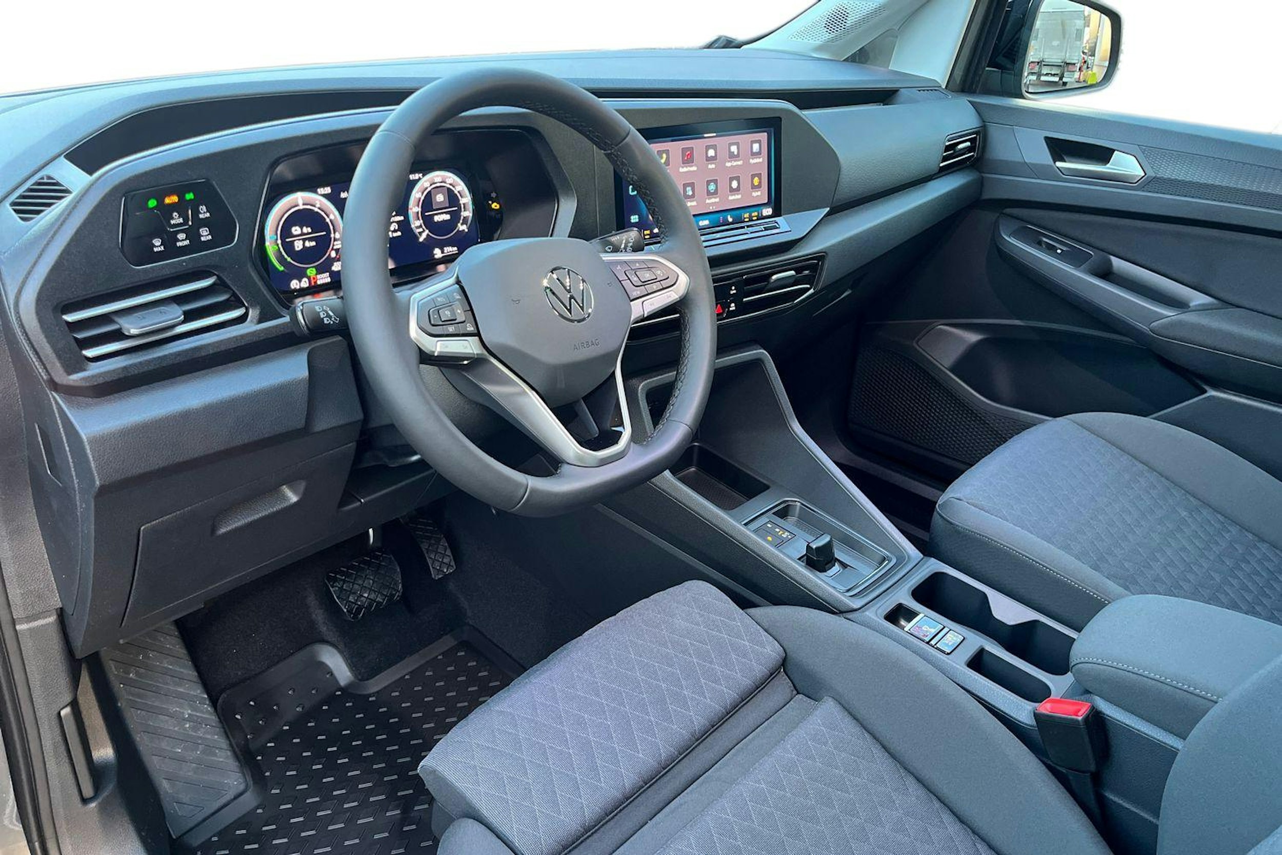 harmaa Volkswagen Caddy Maxi 2026 kuva 8.