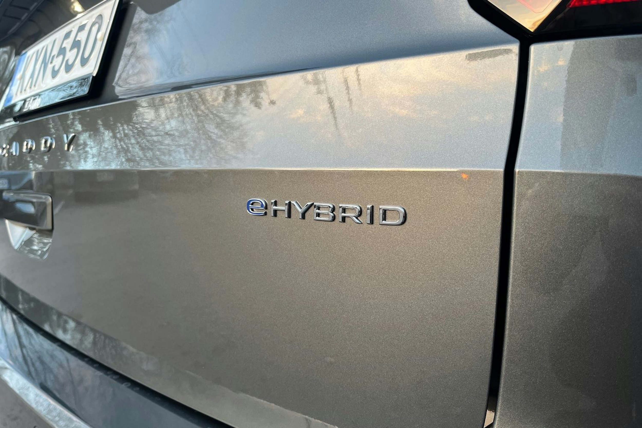 harmaa Volkswagen Caddy Maxi 2026 kuva 17.