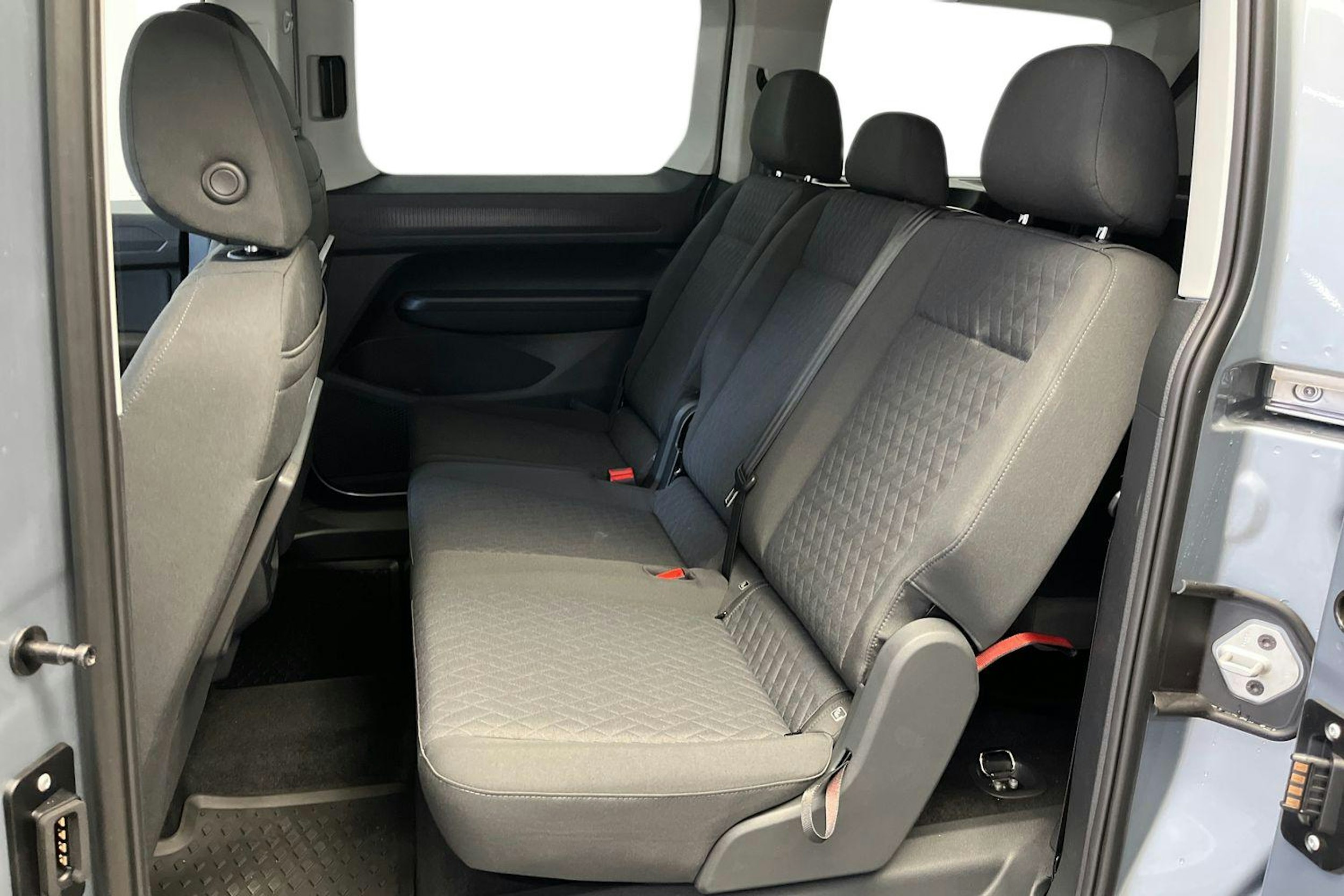 harmaa Volkswagen Caddy 2026 kuva 8.