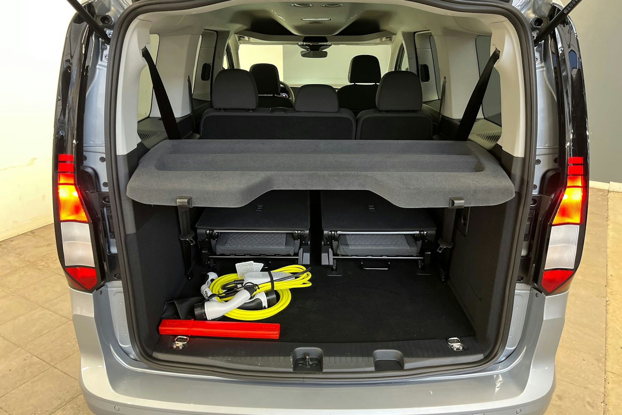 harmaa Volkswagen Caddy 2026 kuva 12.