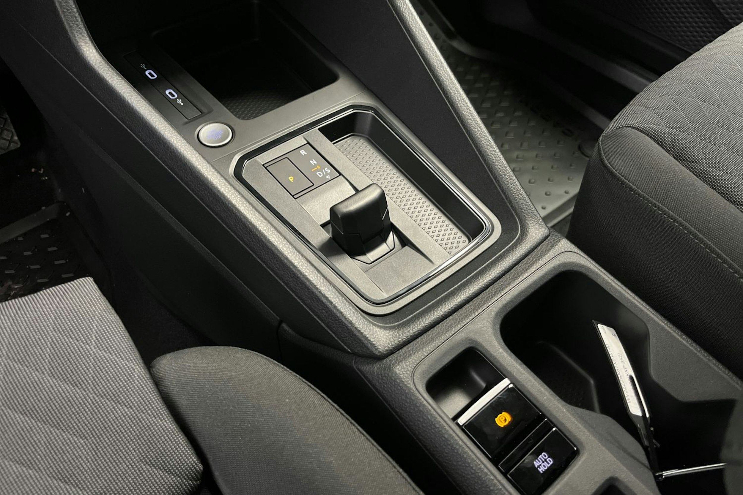 harmaa Volkswagen Caddy 2026 kuva 15.