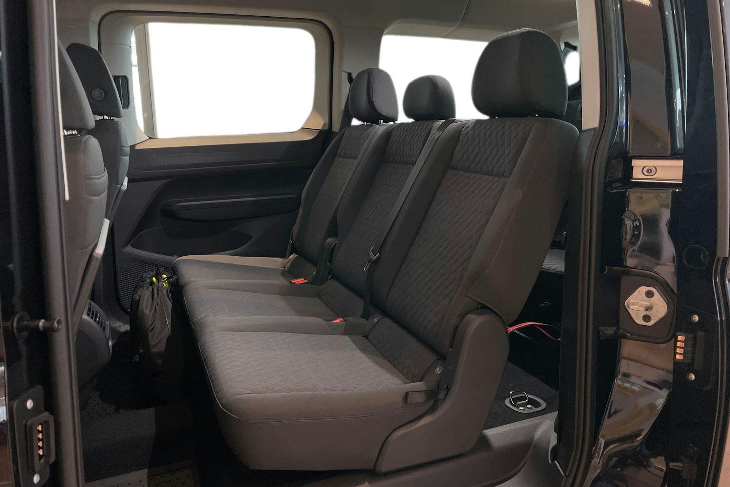 musta Volkswagen Caddy 2026 kuva 8.