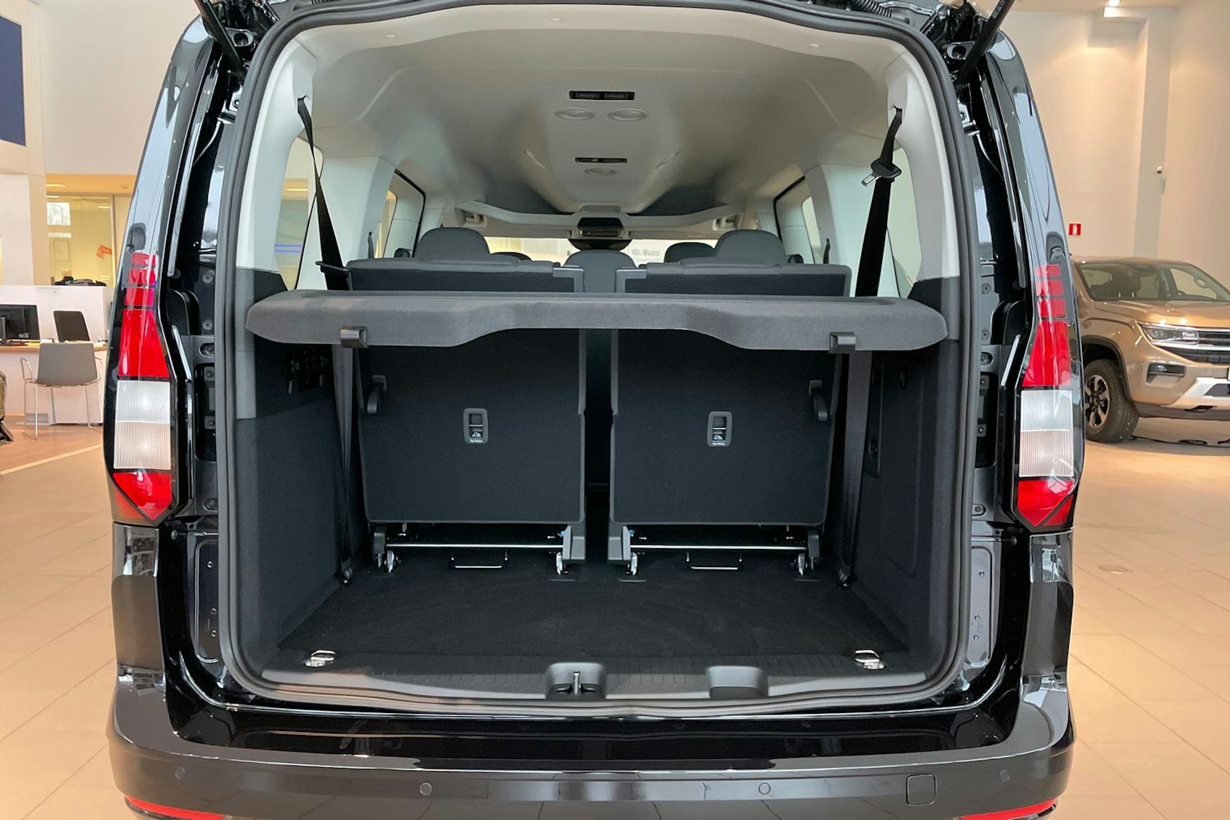 musta Volkswagen Caddy 2026 kuva 10.