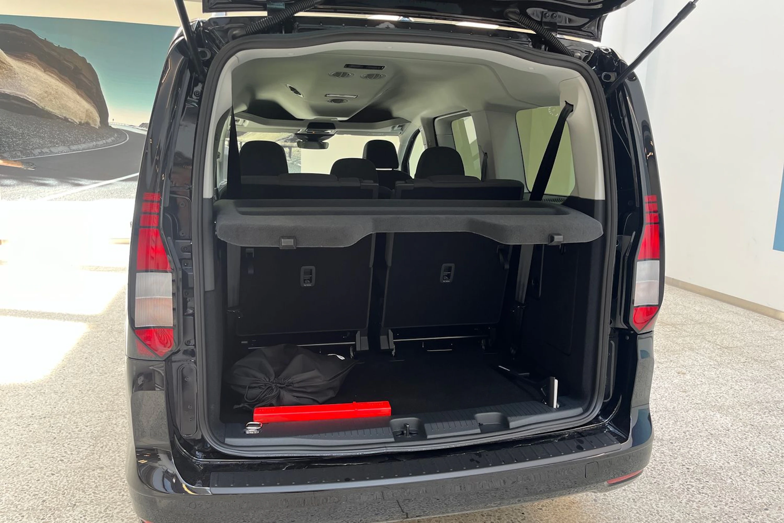 Musta Volkswagen Caddy 2026 kuva 18.