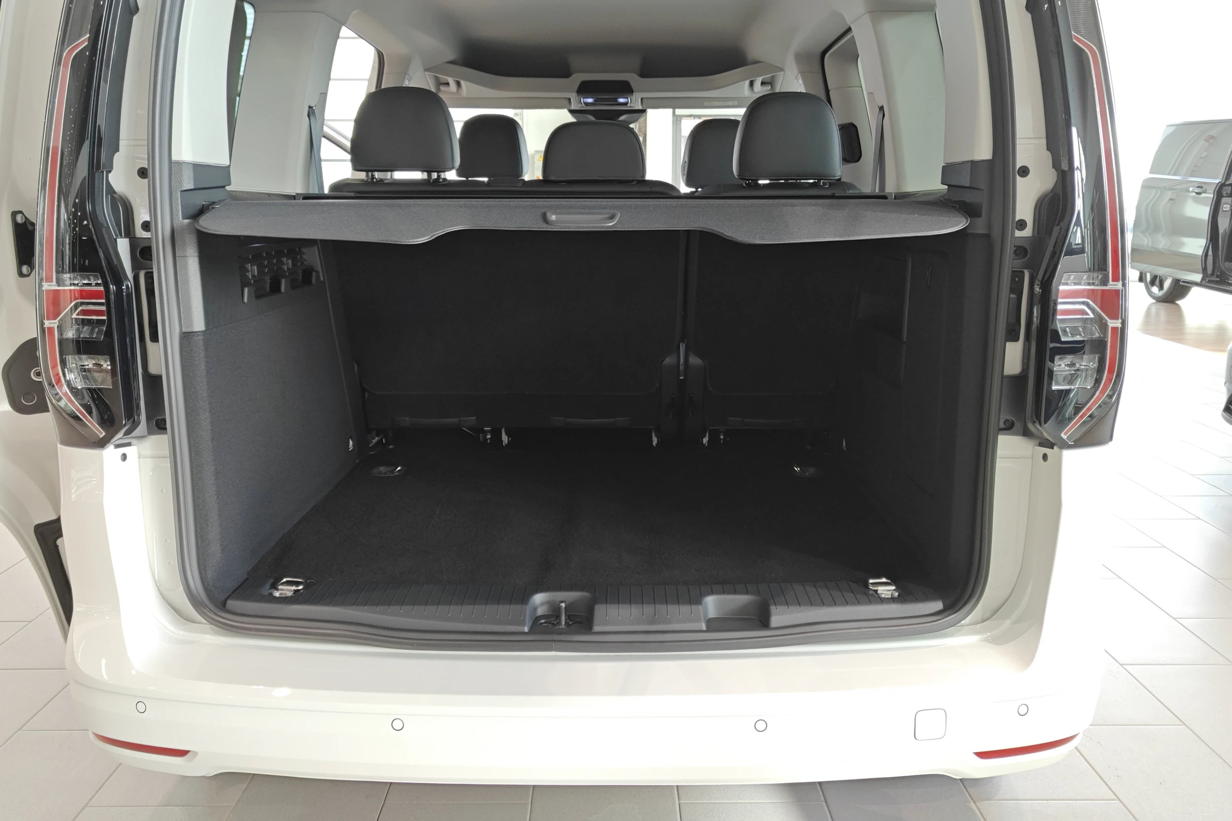 valkoinen Volkswagen Caddy 2026 kuva 15.