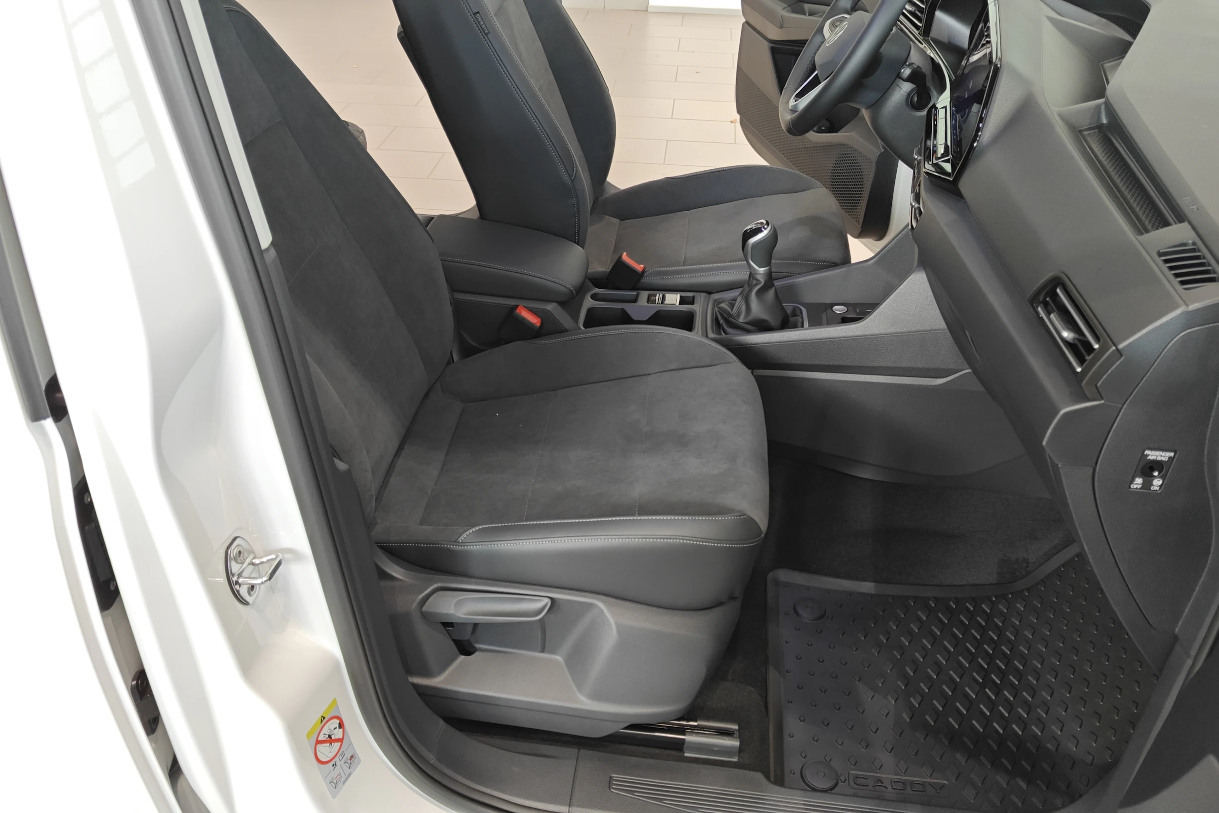 valkoinen Volkswagen Caddy 2026 kuva 17.