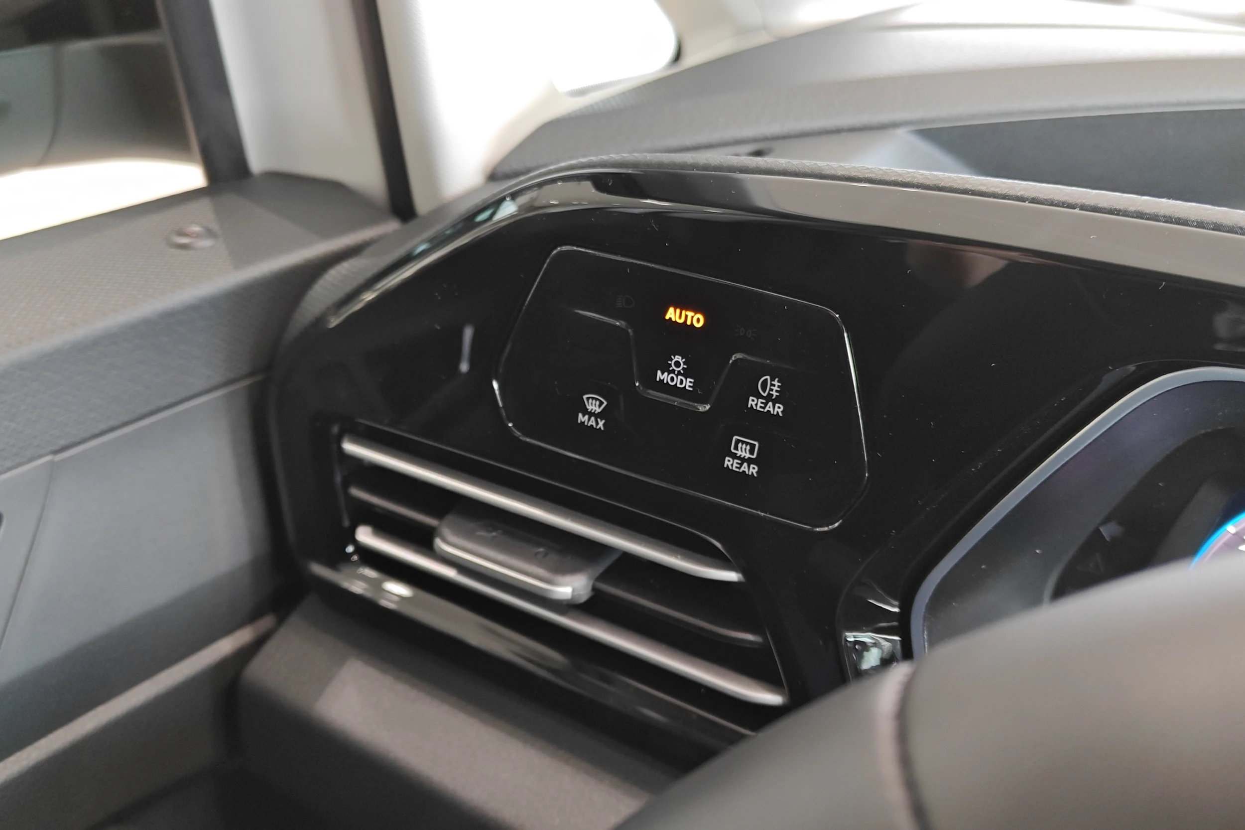valkoinen Volkswagen Caddy 2026 kuva 20.