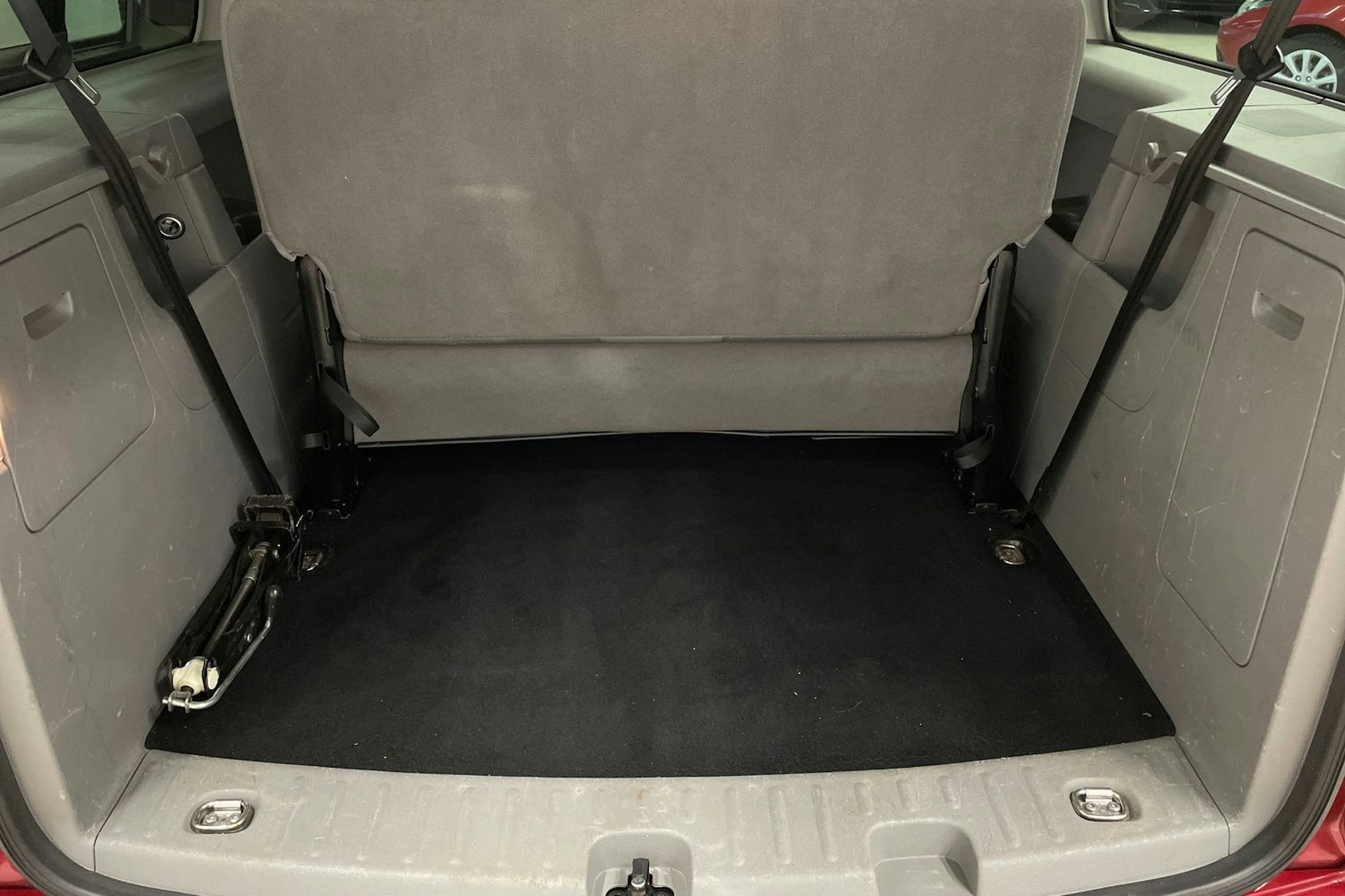 Punainen Volkswagen Caddy Maxi 2008 kuva 19.