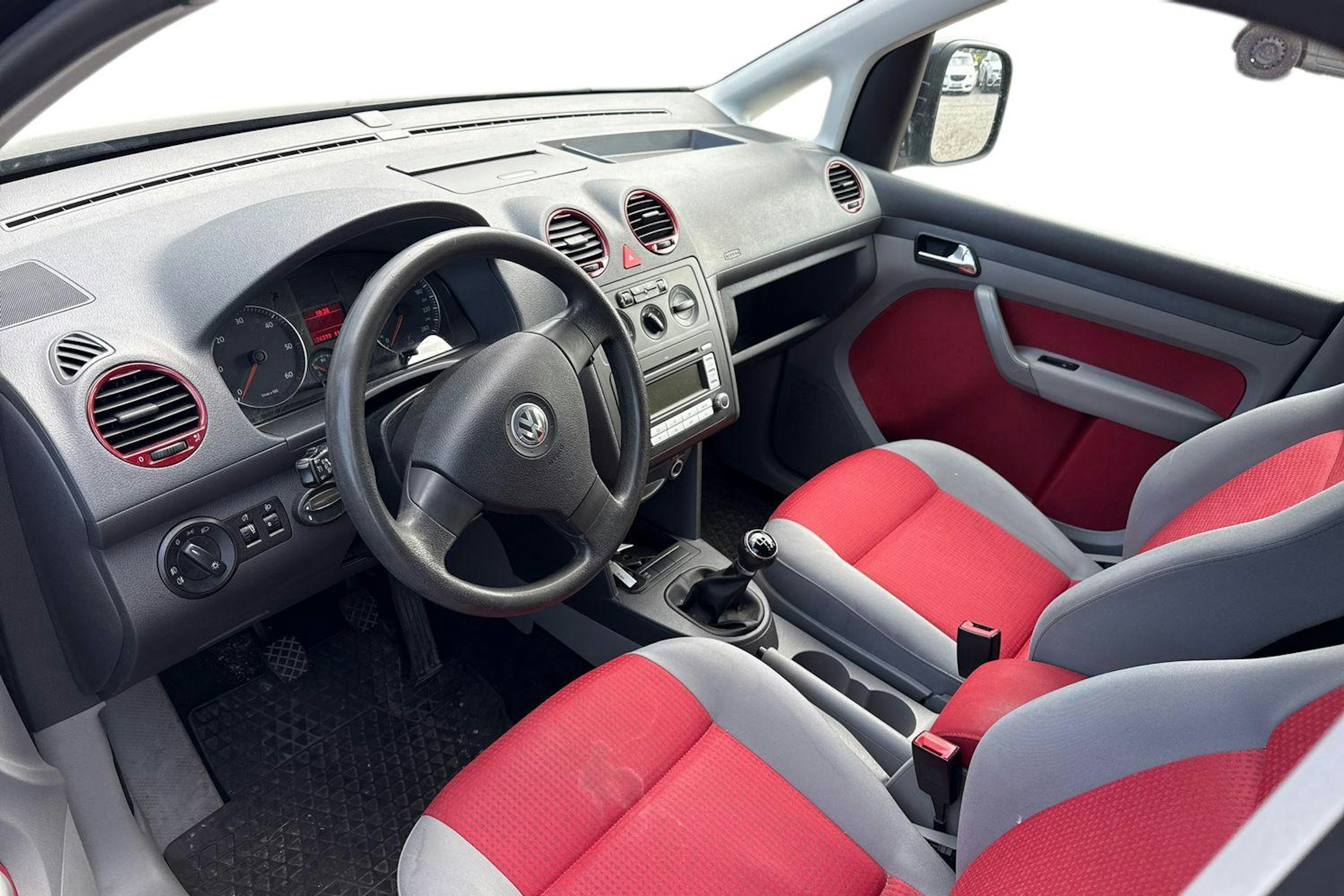 musta Volkswagen Caddy Maxi 2009 kuva 3.