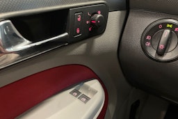 musta Volkswagen Caddy Maxi 2009 kuva 17.