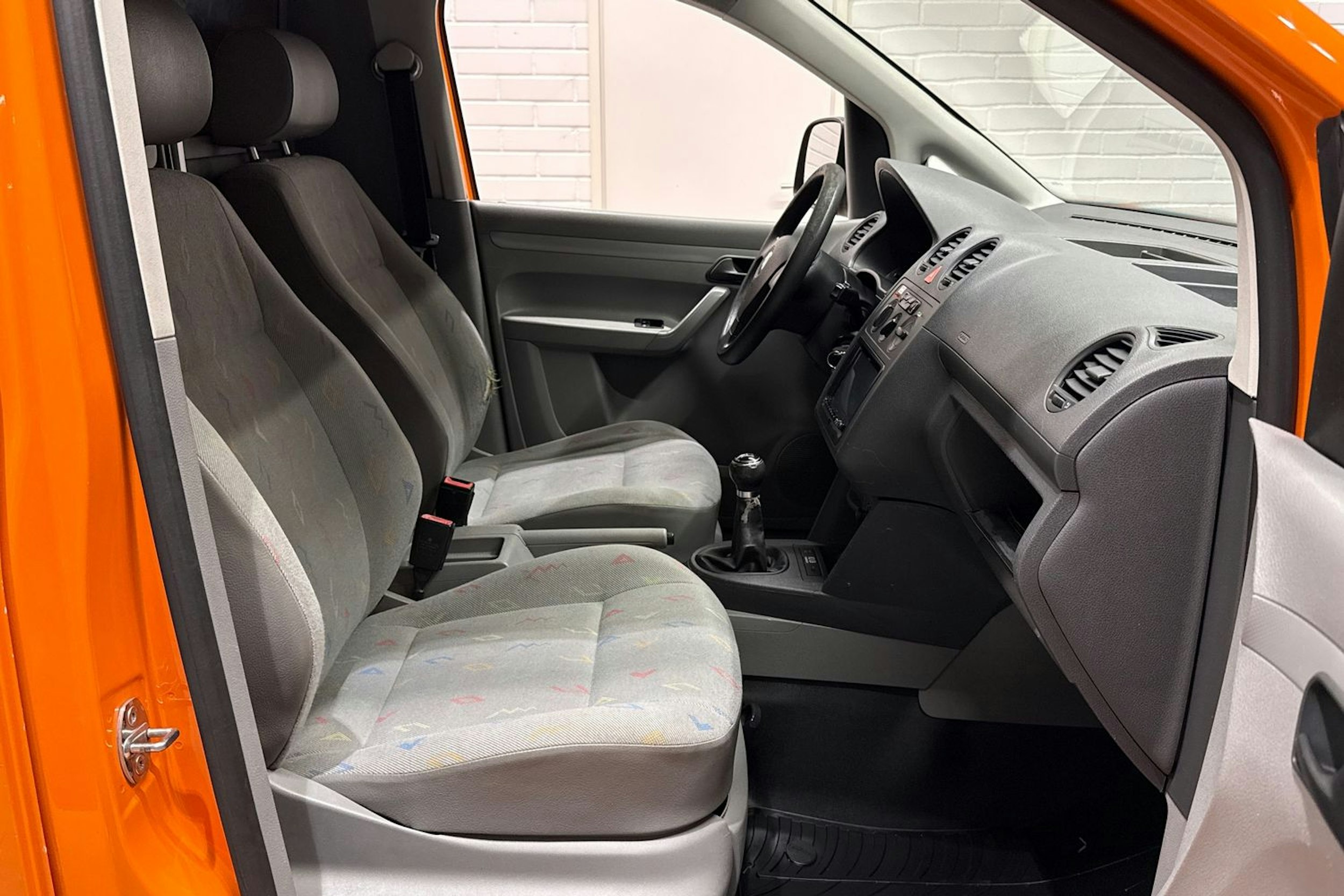 Oranssi Volkswagen Caddy Maxi 2010 kuva 13.