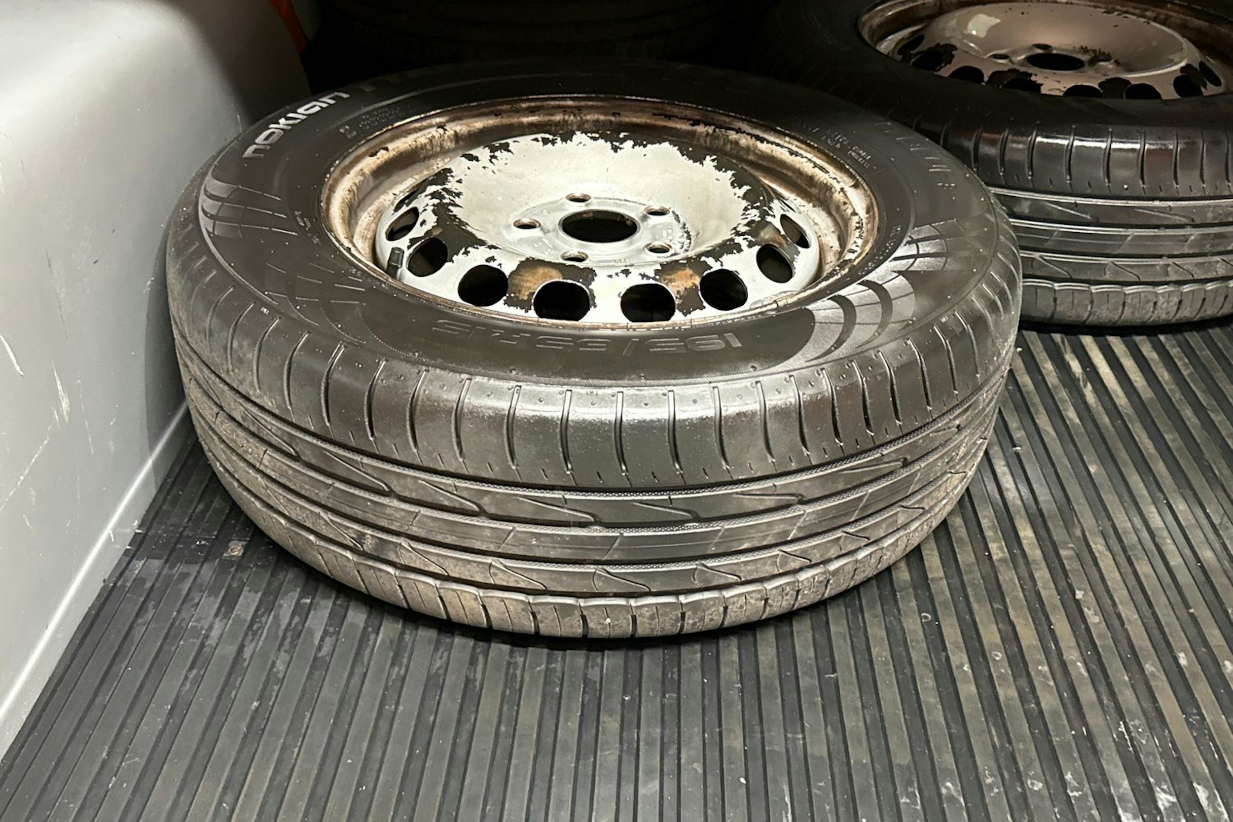 Oranssi Volkswagen Caddy Maxi 2010 kuva 17.