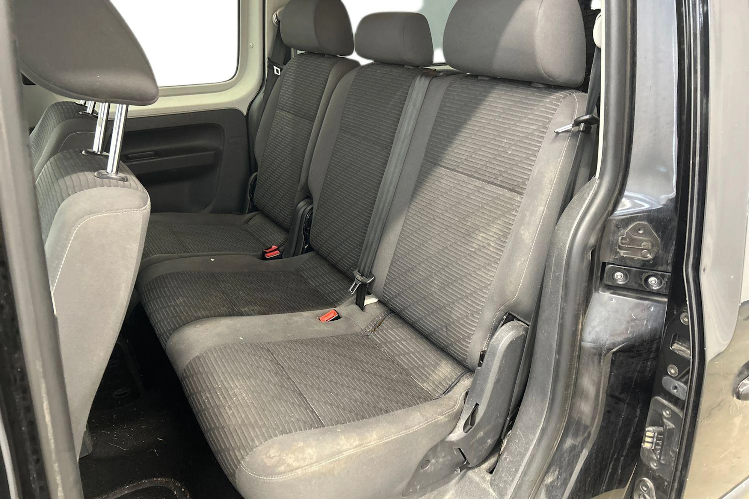 musta Volkswagen Caddy Maxi 2011 kuva 8.
