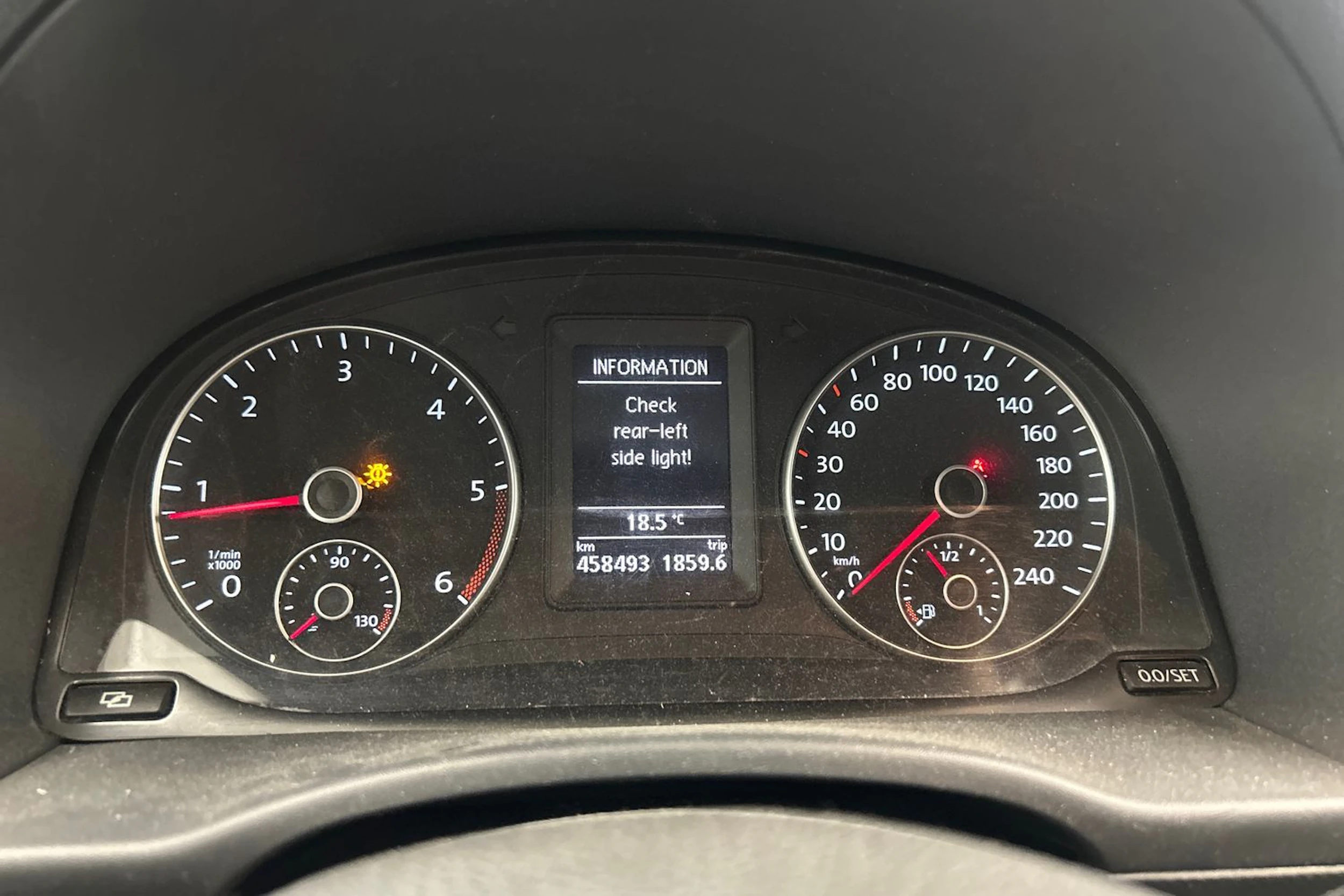 musta Volkswagen Caddy Maxi 2011 kuva 12.