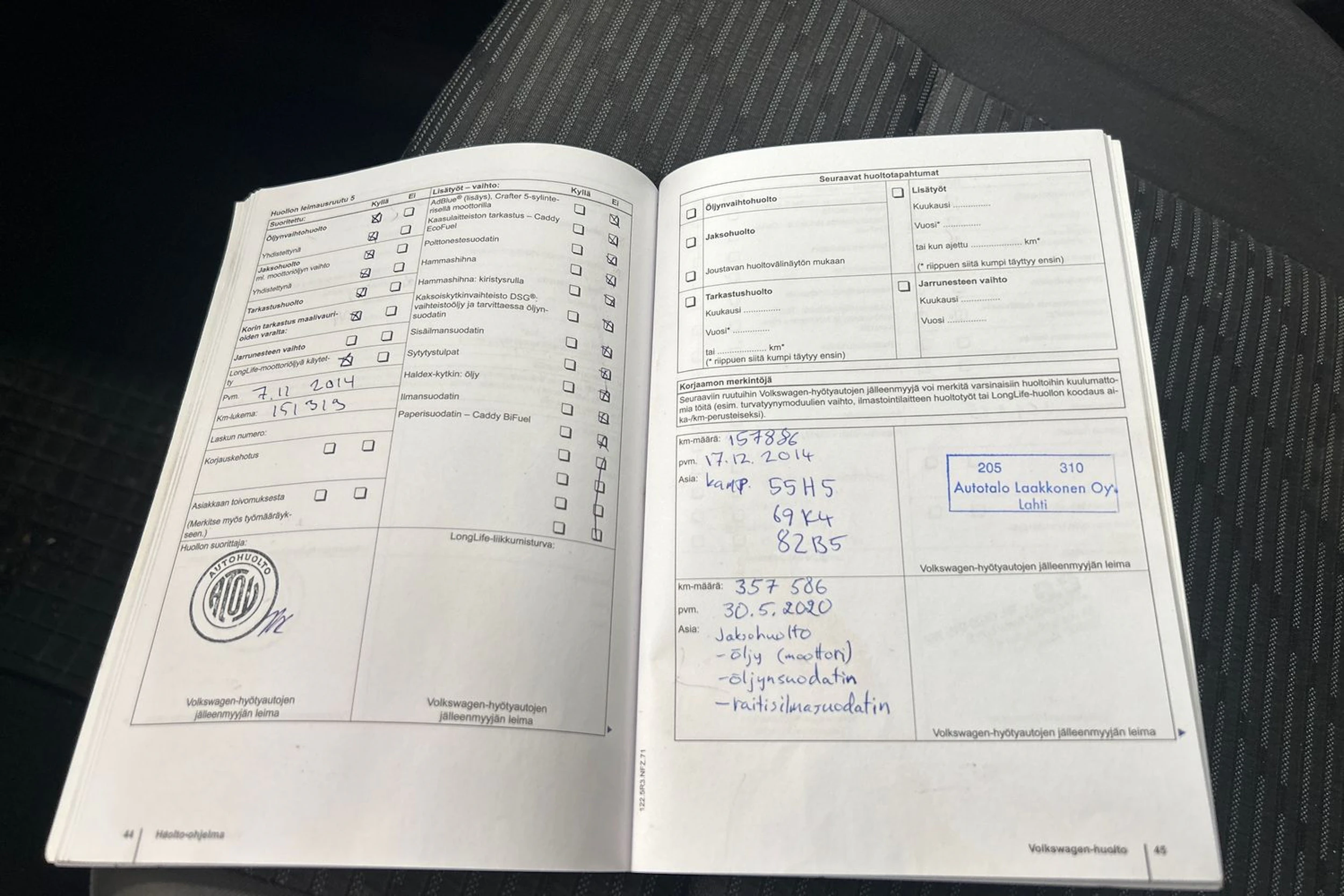 musta Volkswagen Caddy Maxi 2011 kuva 20.