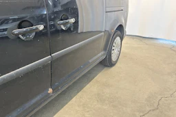 musta Volkswagen Caddy Maxi 2011 kuva 24.