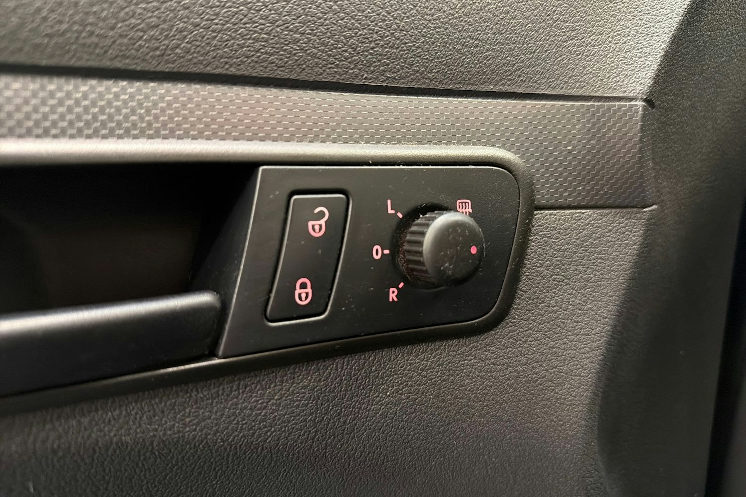 sininen Volkswagen Caddy Maxi 2011 kuva 21.