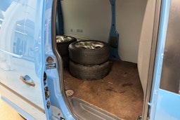 sininen Volkswagen Caddy Maxi 2011 kuva 23.