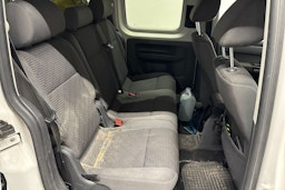 valkoinen Volkswagen Caddy Maxi 2011 kuva 28.