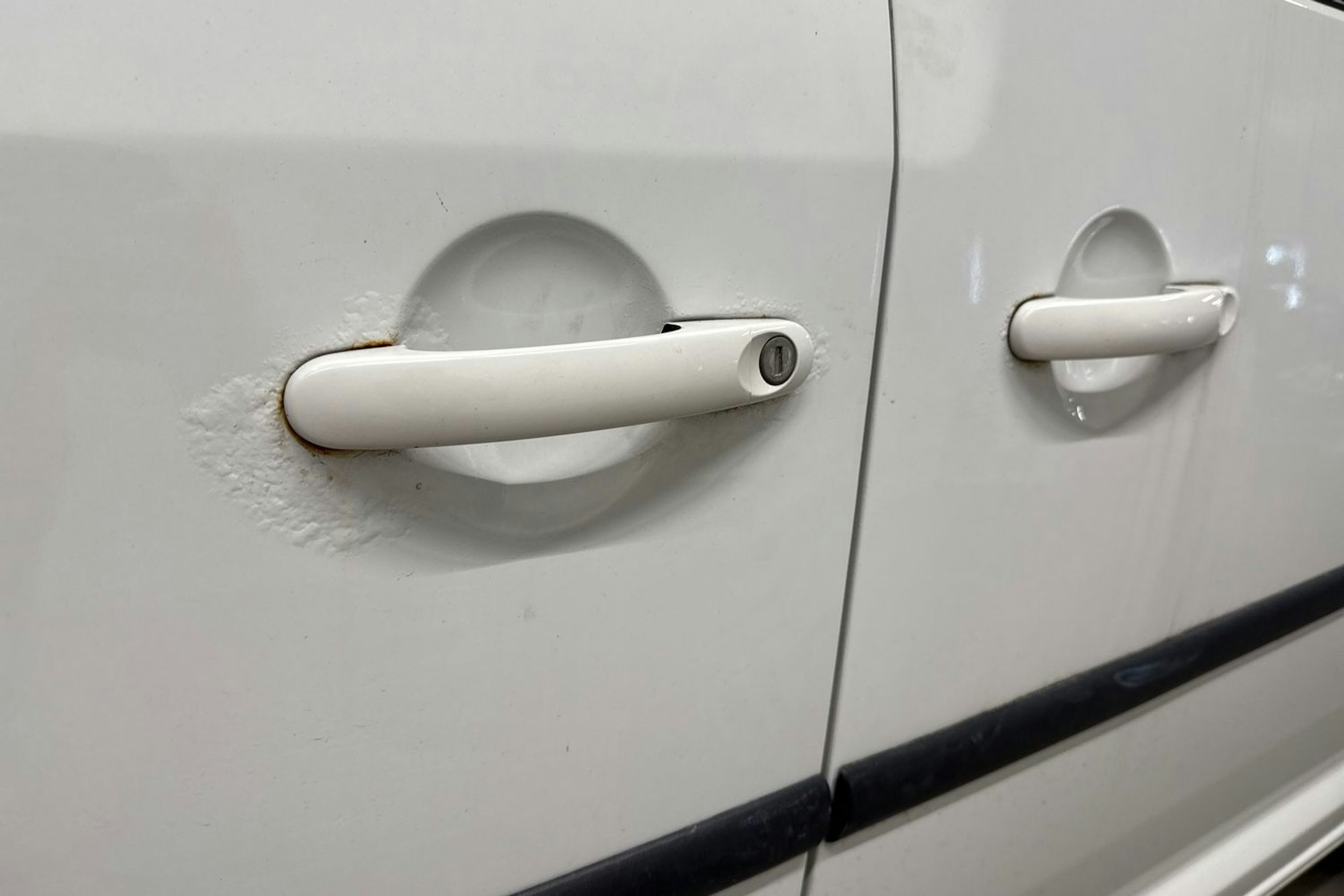 valkoinen Volkswagen Caddy Maxi 2011 kuva 31.