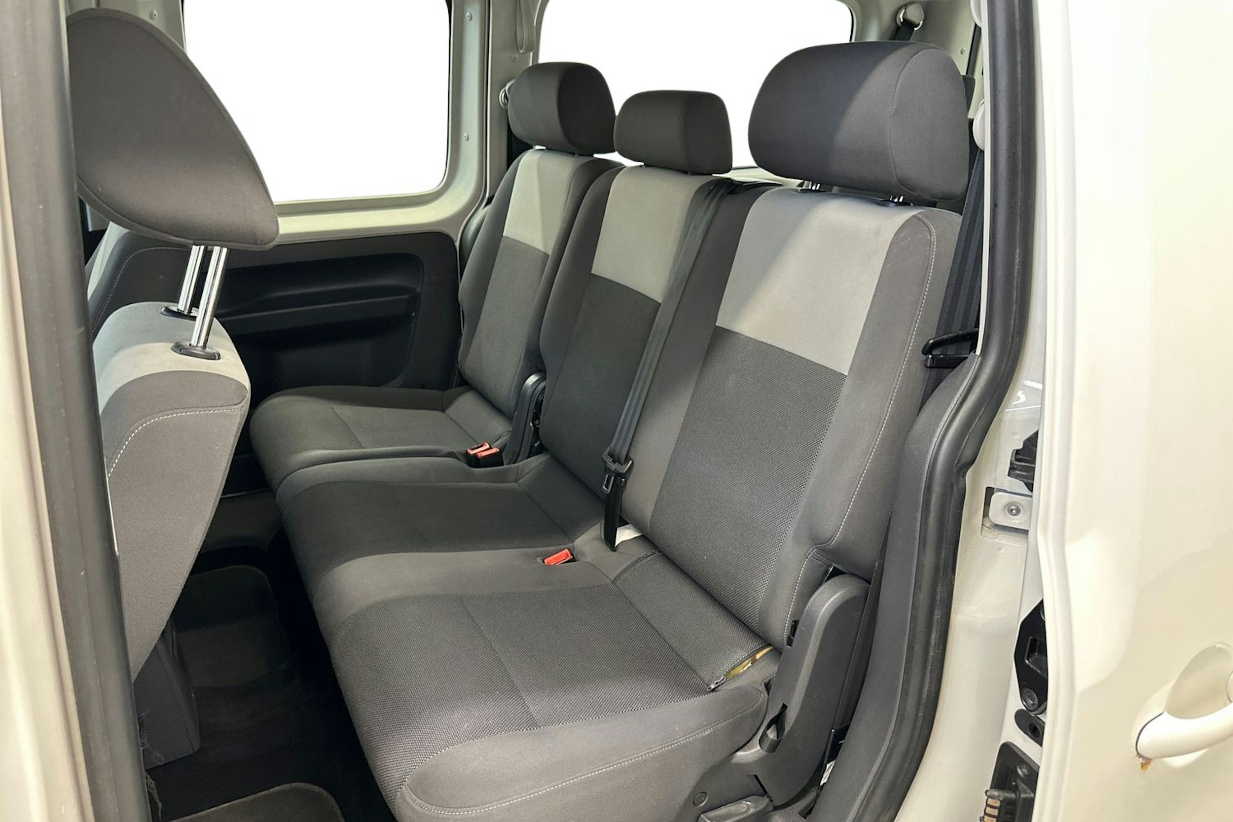 valkoinen Volkswagen Caddy Maxi 2012 kuva 10.