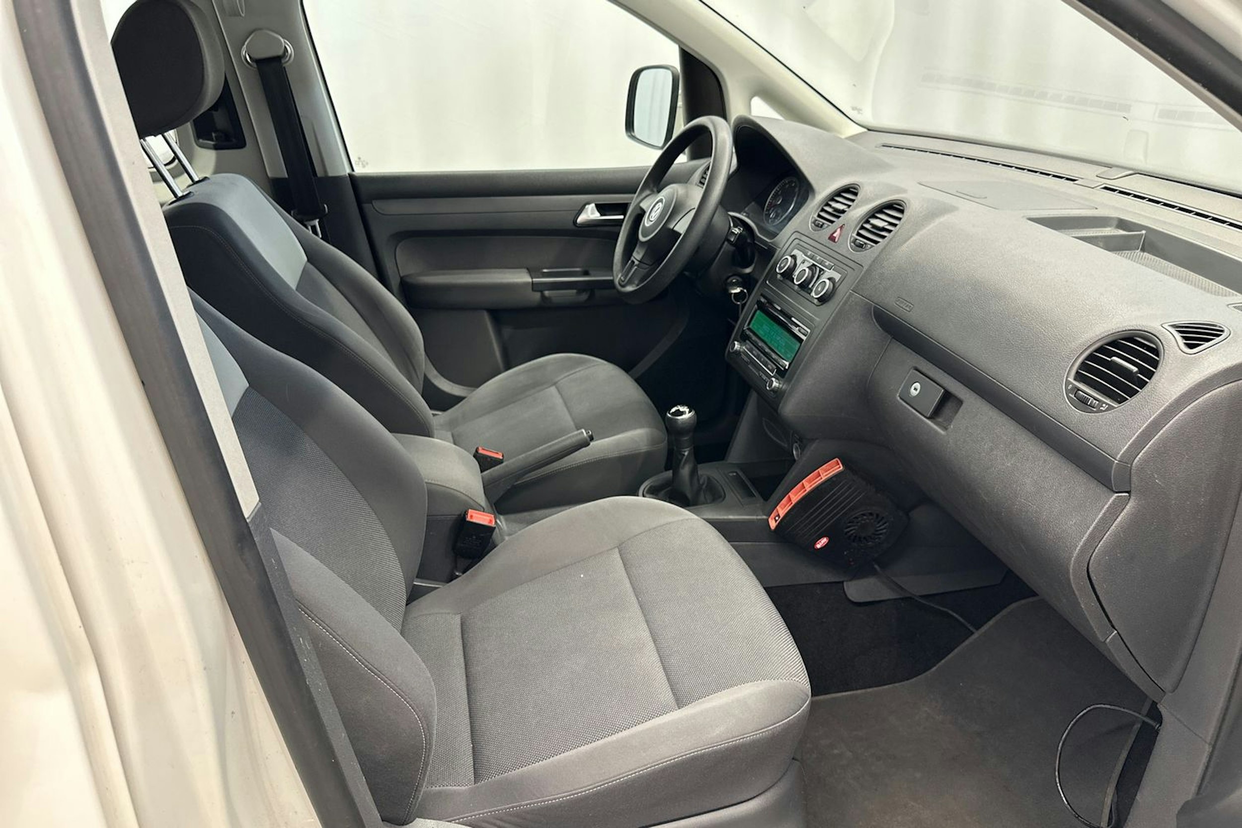 valkoinen Volkswagen Caddy Maxi 2012 kuva 15.
