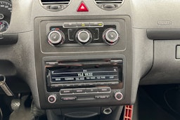 valkoinen Volkswagen Caddy Maxi 2012 kuva 18.