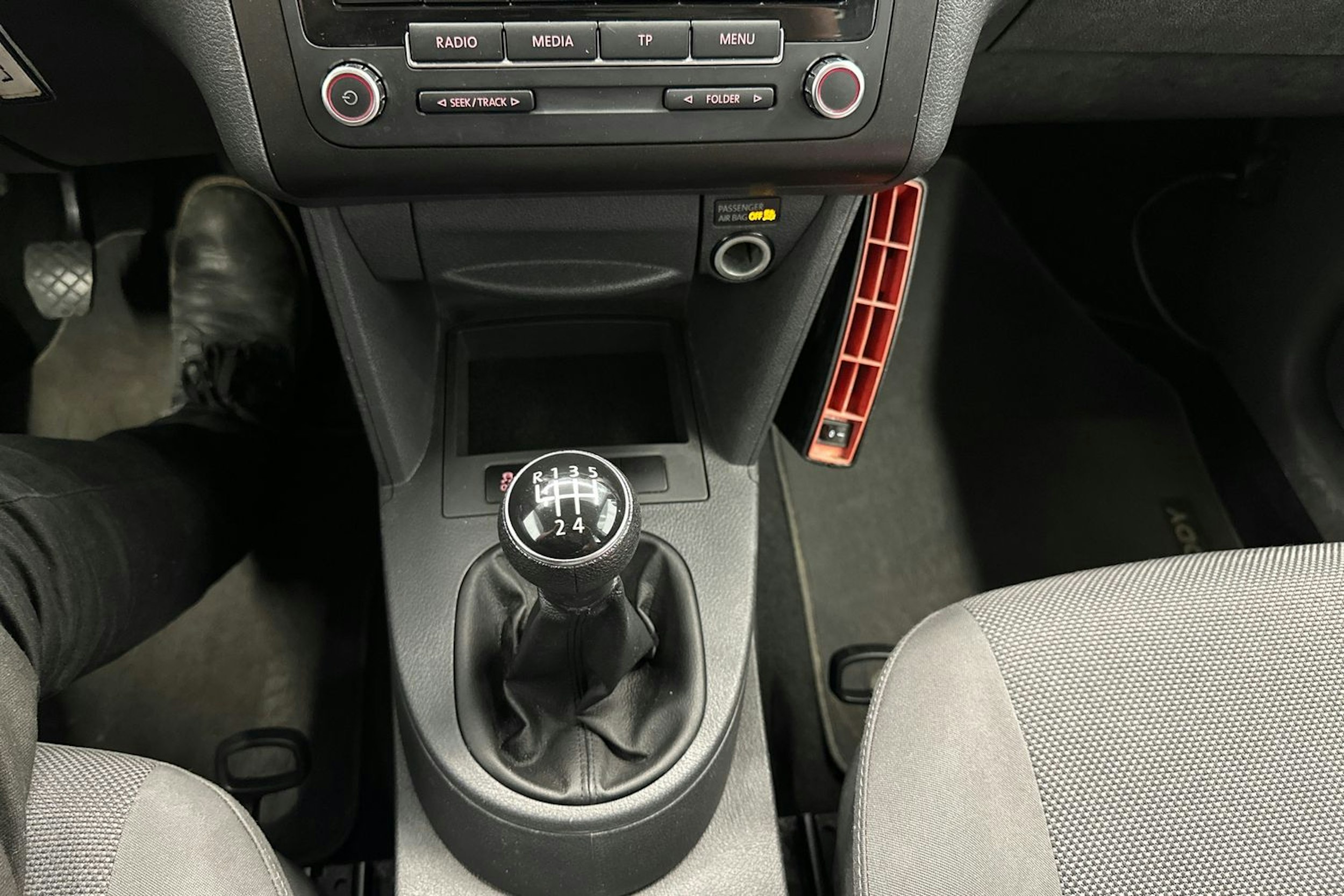 valkoinen Volkswagen Caddy Maxi 2012 kuva 19.