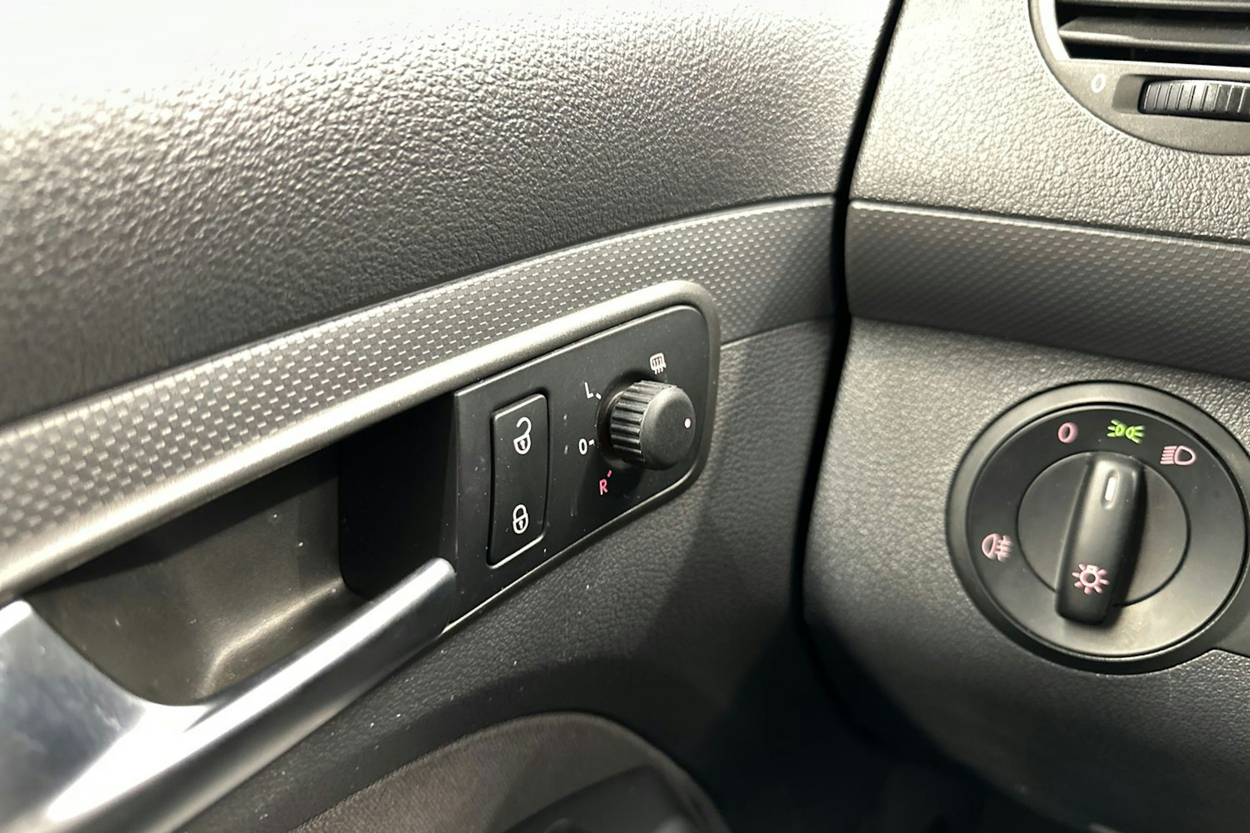 valkoinen Volkswagen Caddy Maxi 2012 kuva 20.