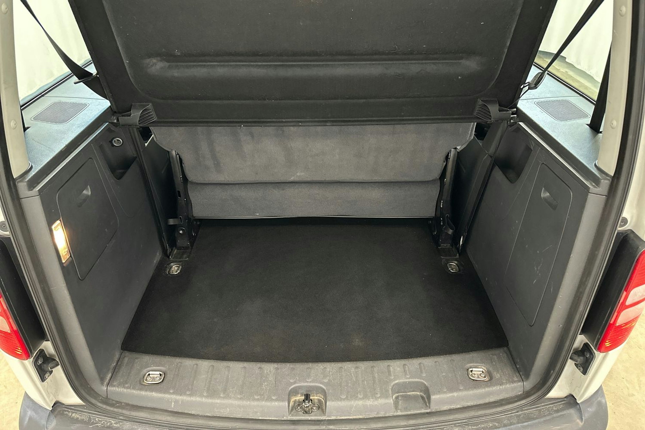 valkoinen Volkswagen Caddy Maxi 2012 kuva 24.