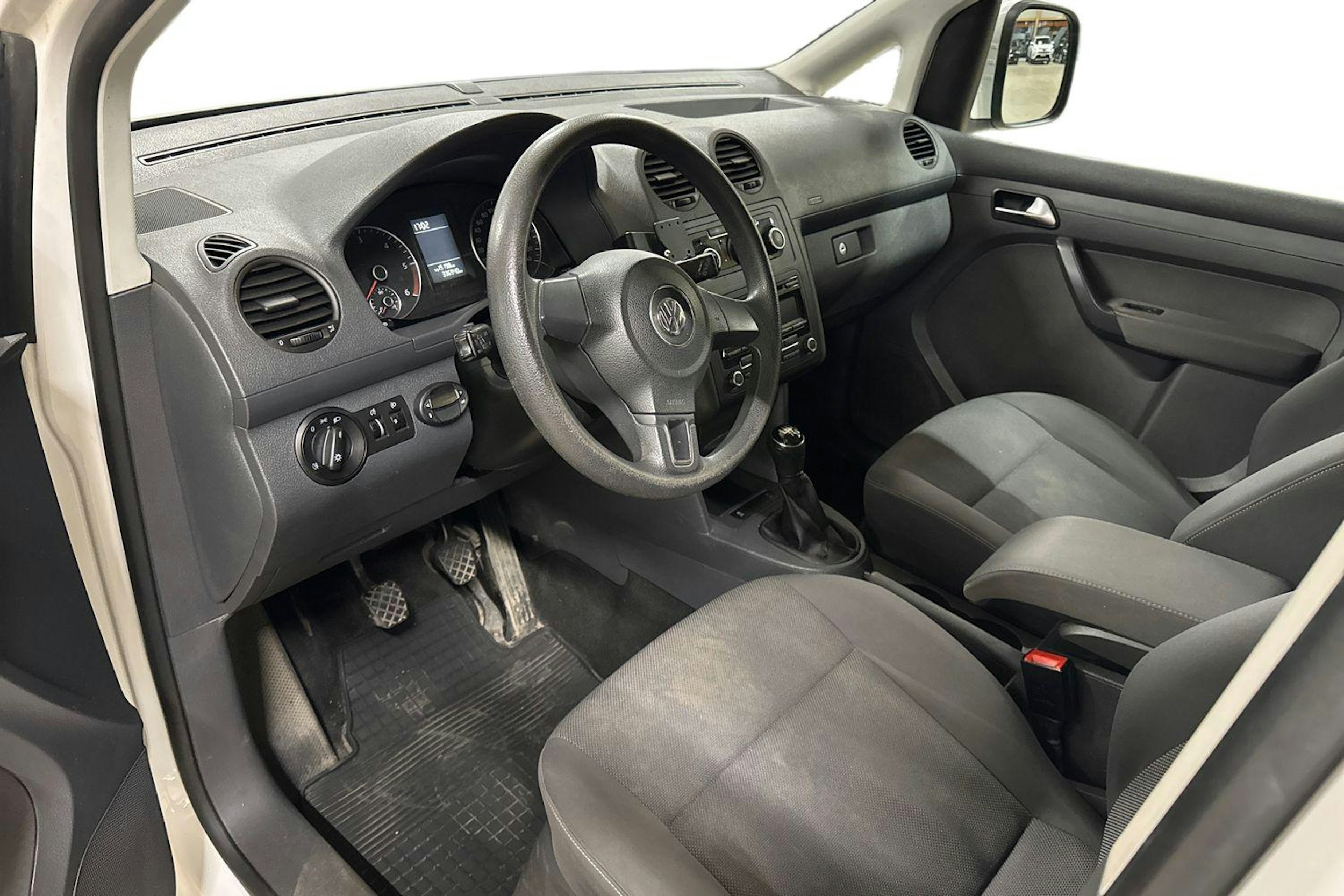 valkoinen Volkswagen Caddy Maxi 2012 kuva 8.