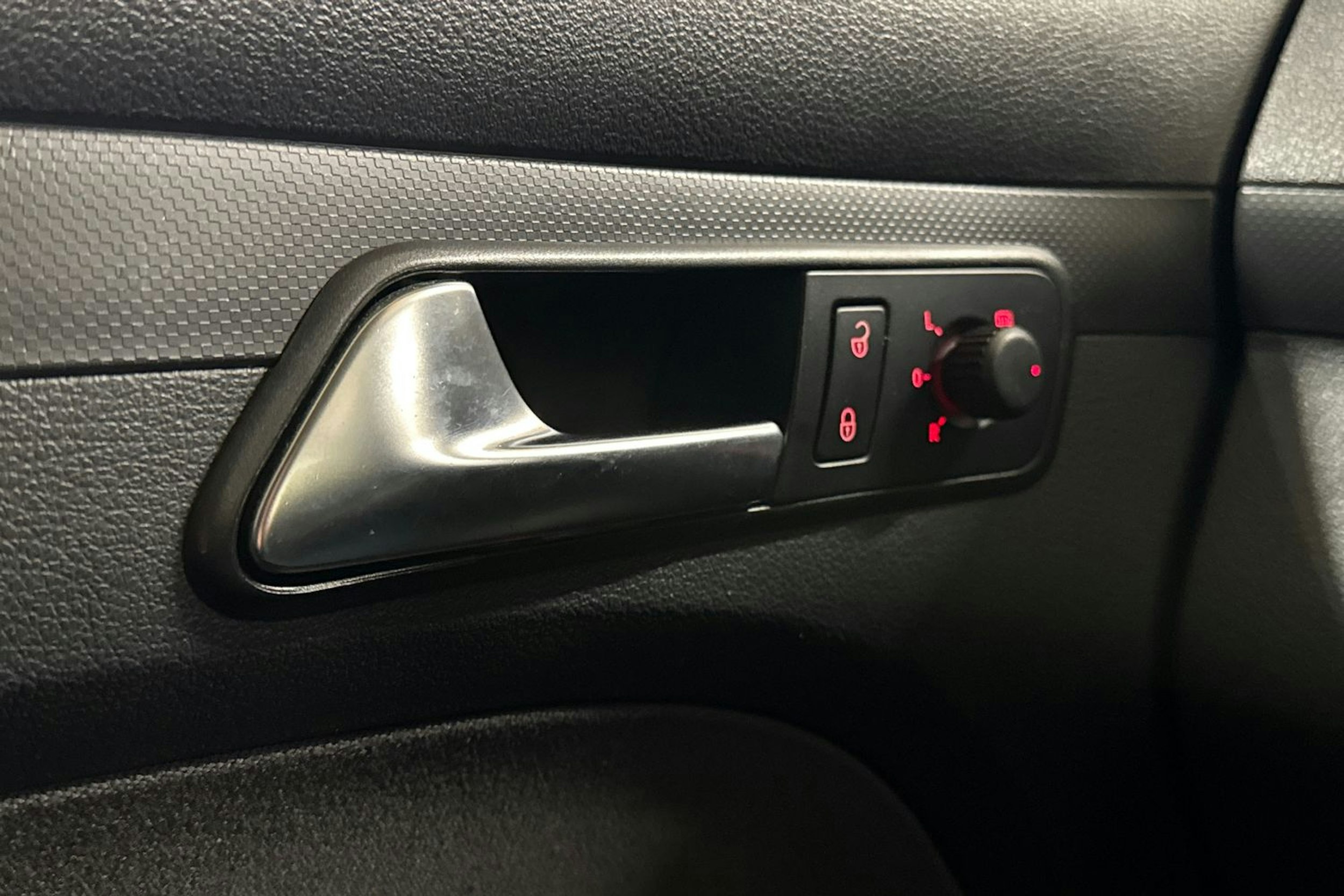 valkoinen Volkswagen Caddy Maxi 2012 kuva 13.